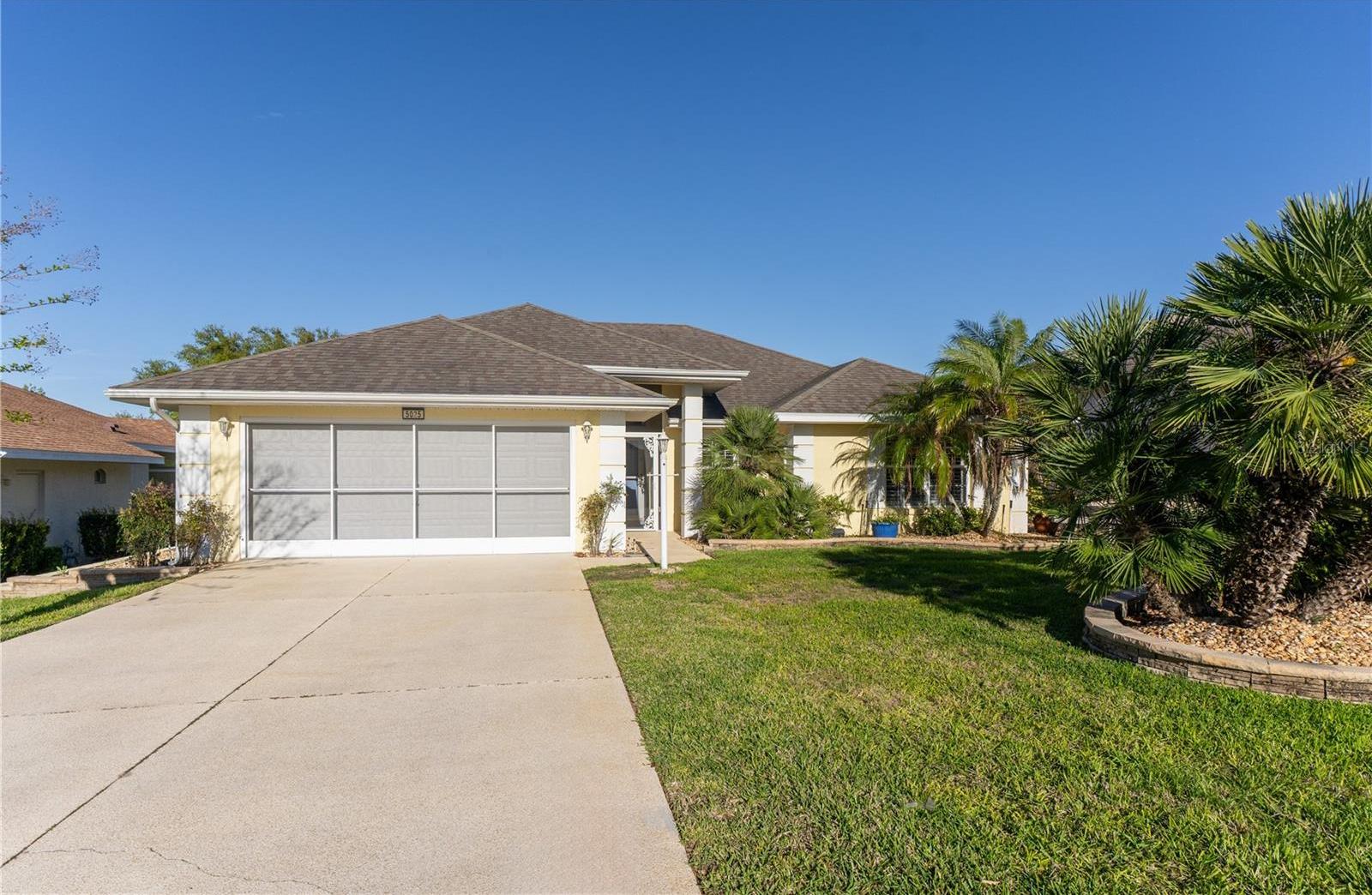 Photo one of 5025 St Andrews Arc Leesburg FL 34748 | MLS O6287925