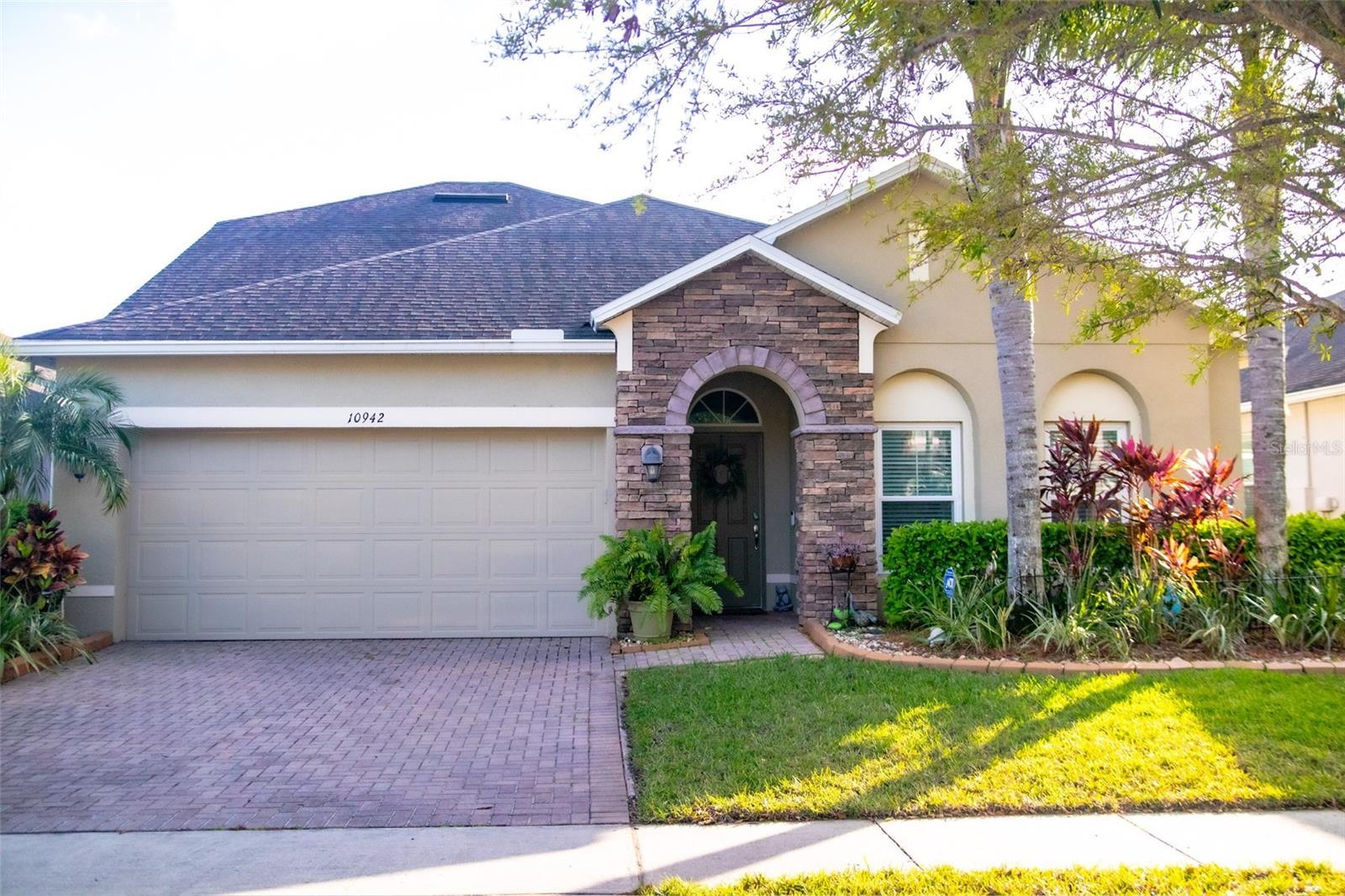 Photo one of 10942 High Bush Ct Orlando FL 32825 | MLS O6288097