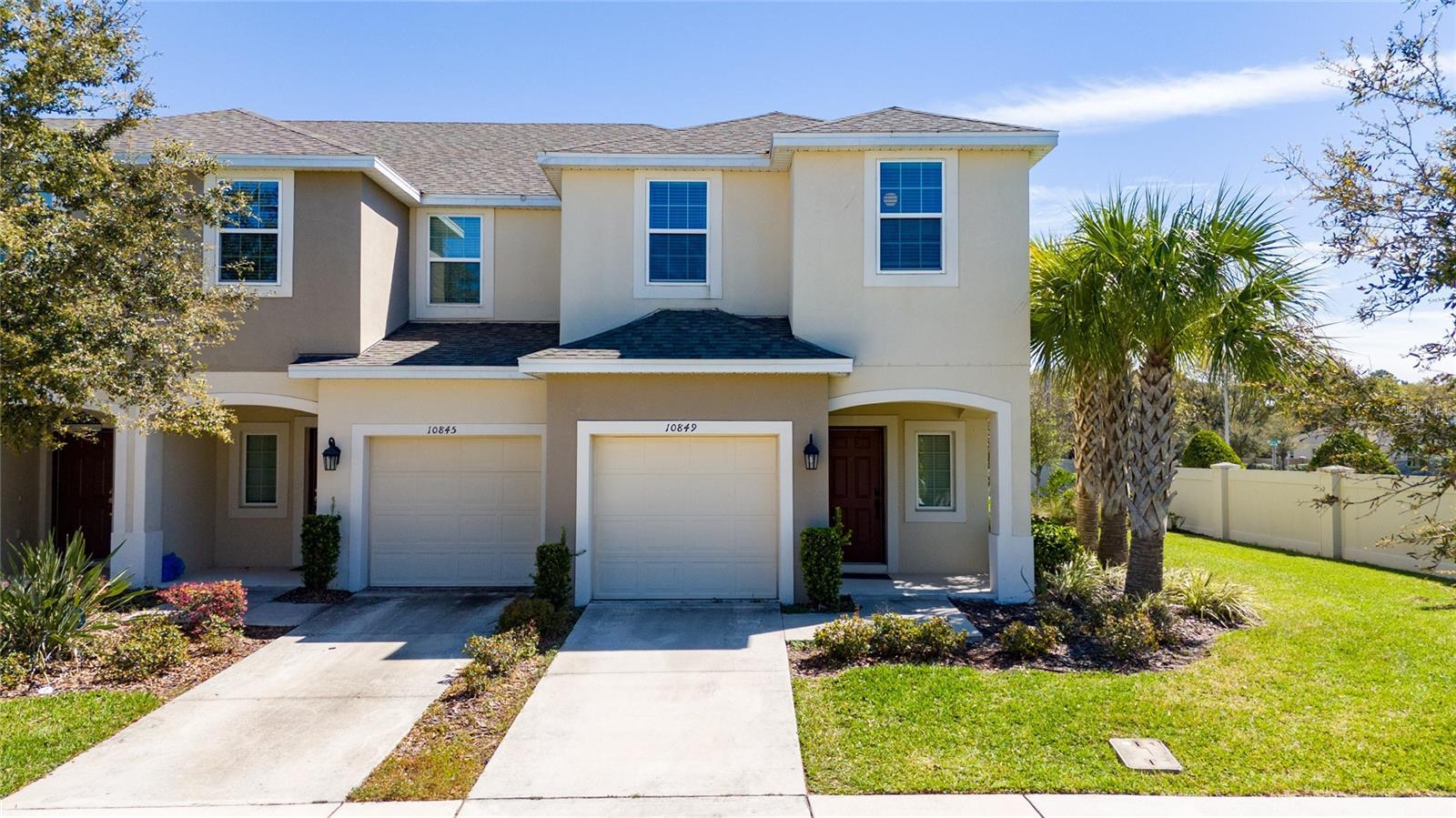 Photo one of 10849 Wyne Tree Ct Orlando FL 32824 | MLS O6288102