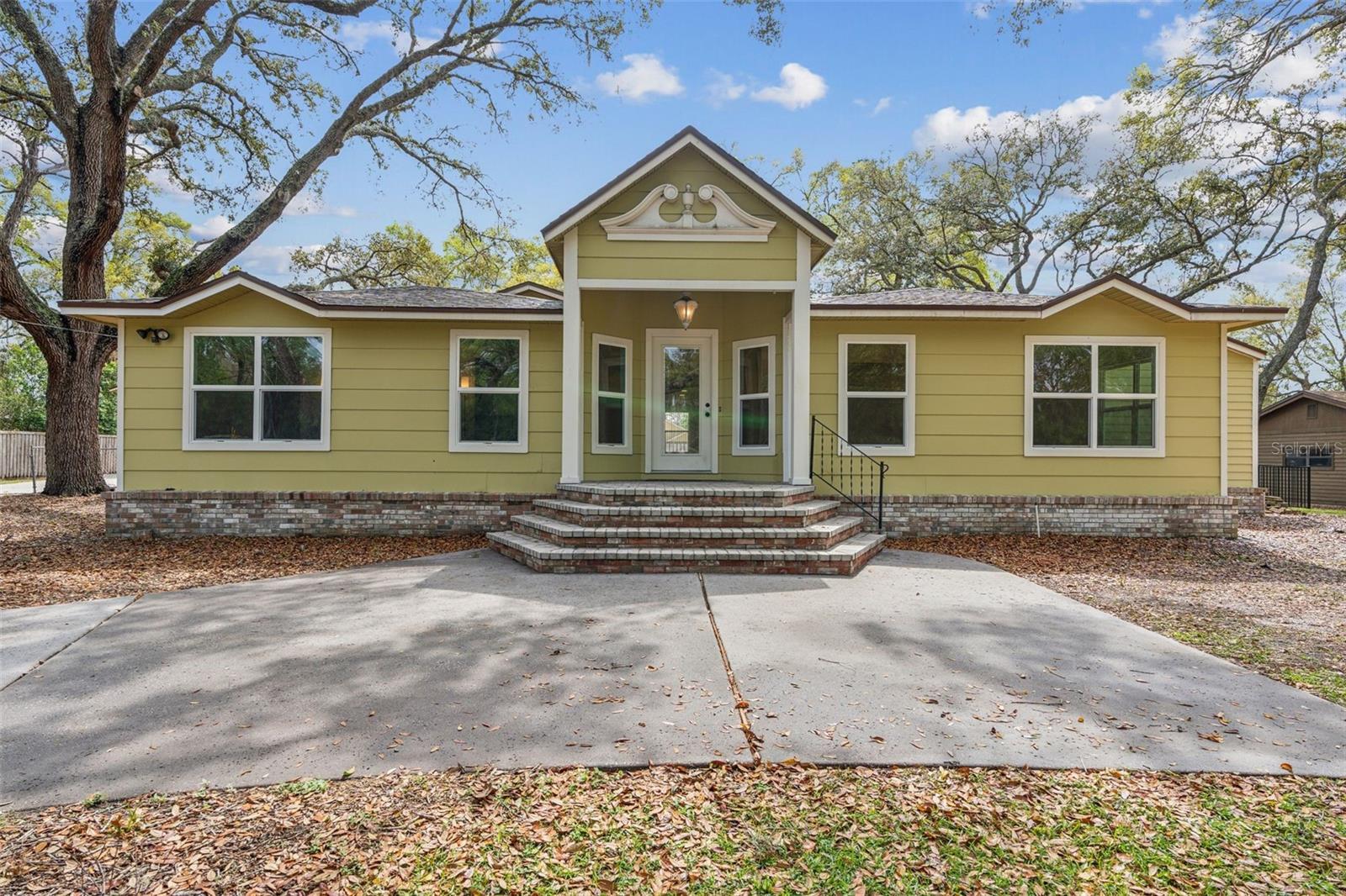 Photo one of 2204 Votaw Rd Apopka FL 32703 | MLS O6288577