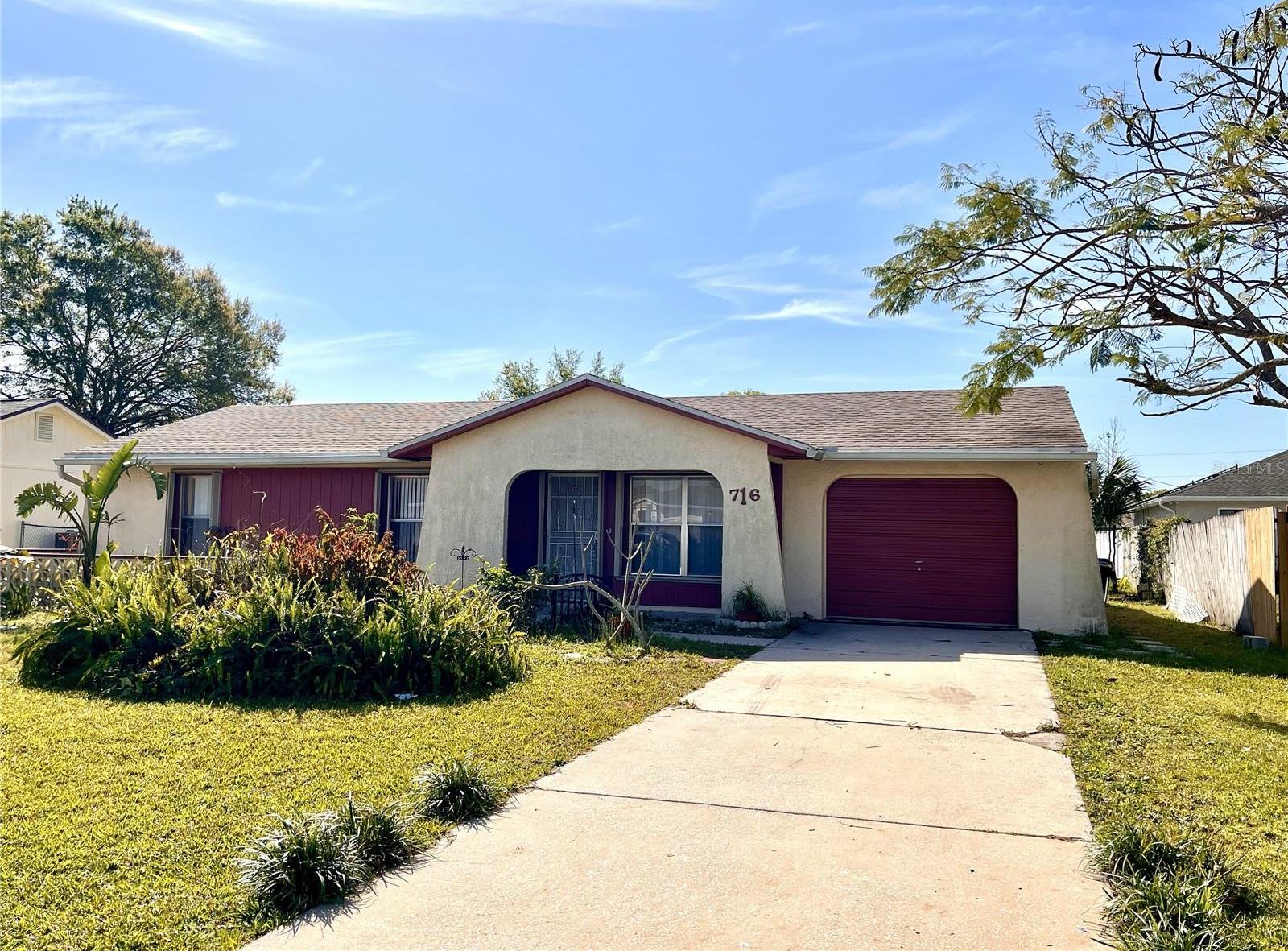 Photo one of 716 Caribou Dr Kissimmee FL 34759 | MLS O6289090