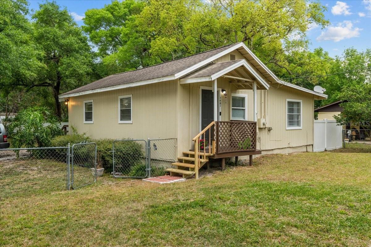 Photo one of 1401 E Voorhis Ave Deland FL 32724 | MLS O6289281