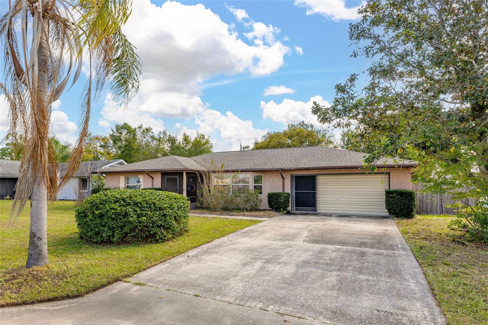 Photo one of 1061 Radford Dr Deltona FL 32738 | MLS O6289372