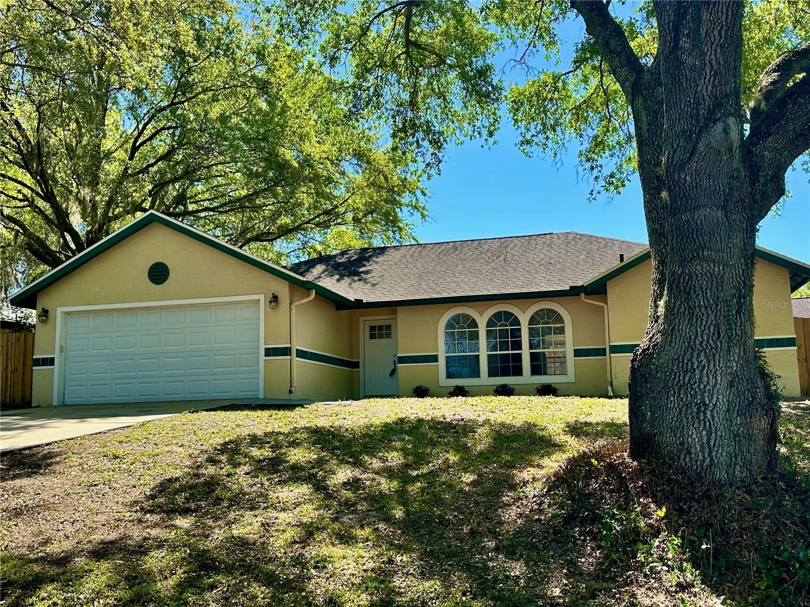 Photo one of 3548 Picciola Cutoff Rd Fruitland Park FL 34731 | MLS O6289339