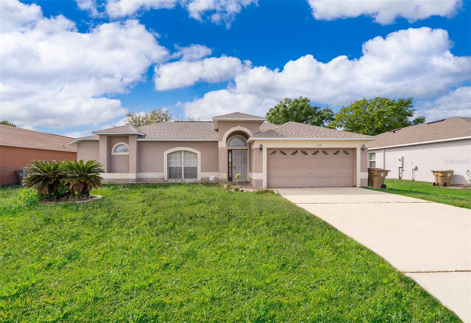 Photo one of 142 Barrington Dr Kissimmee FL 34758 | MLS O6290109