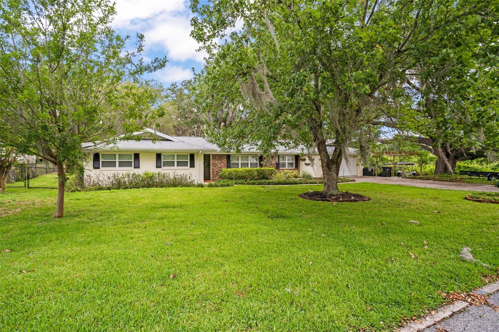 Photo one of 1800 Johnson Dr Clermont FL 34711 | MLS O6290136