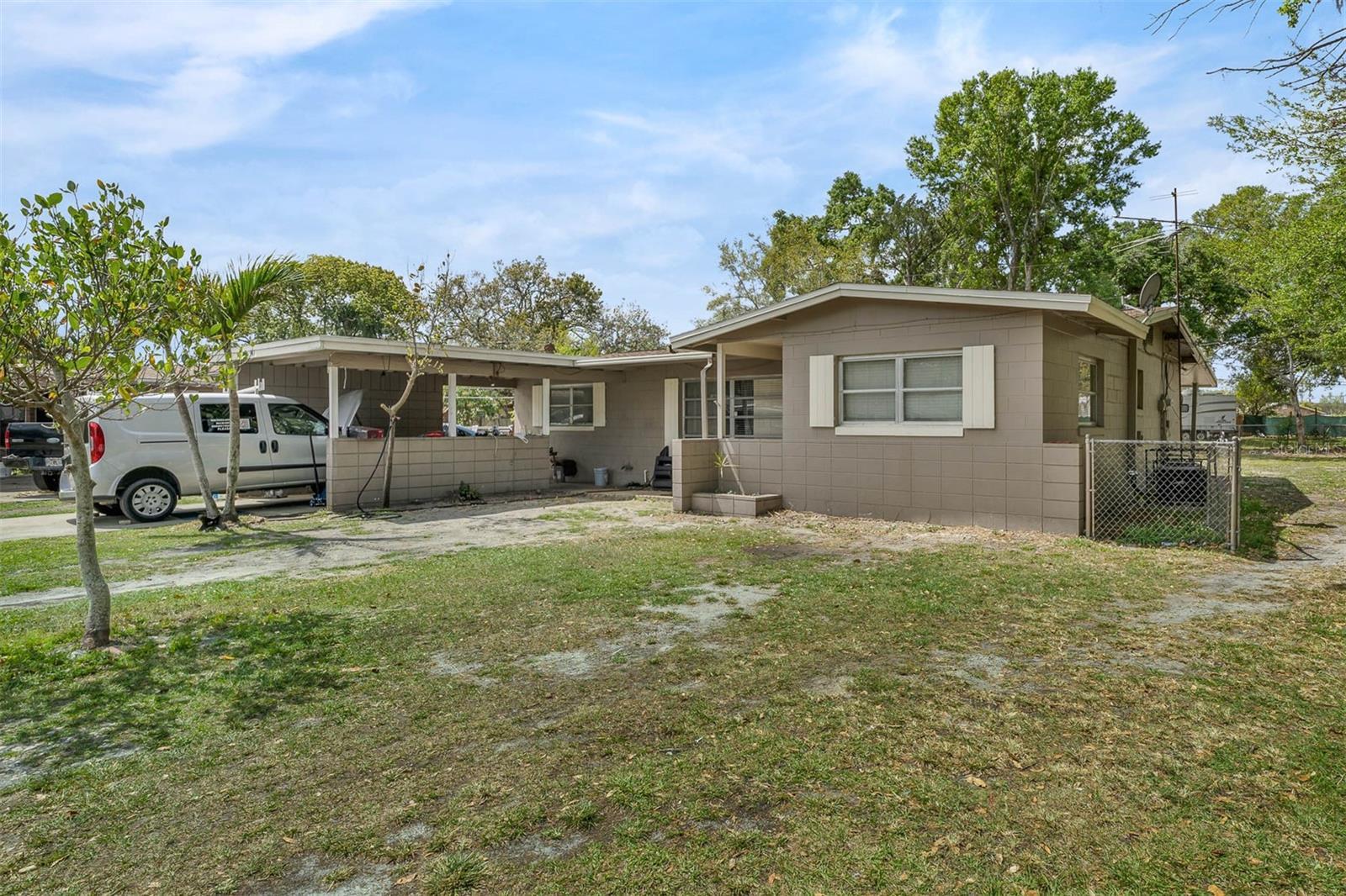 Photo one of 941 Grey Oak Ct Orlando FL 32809 | MLS O6290387