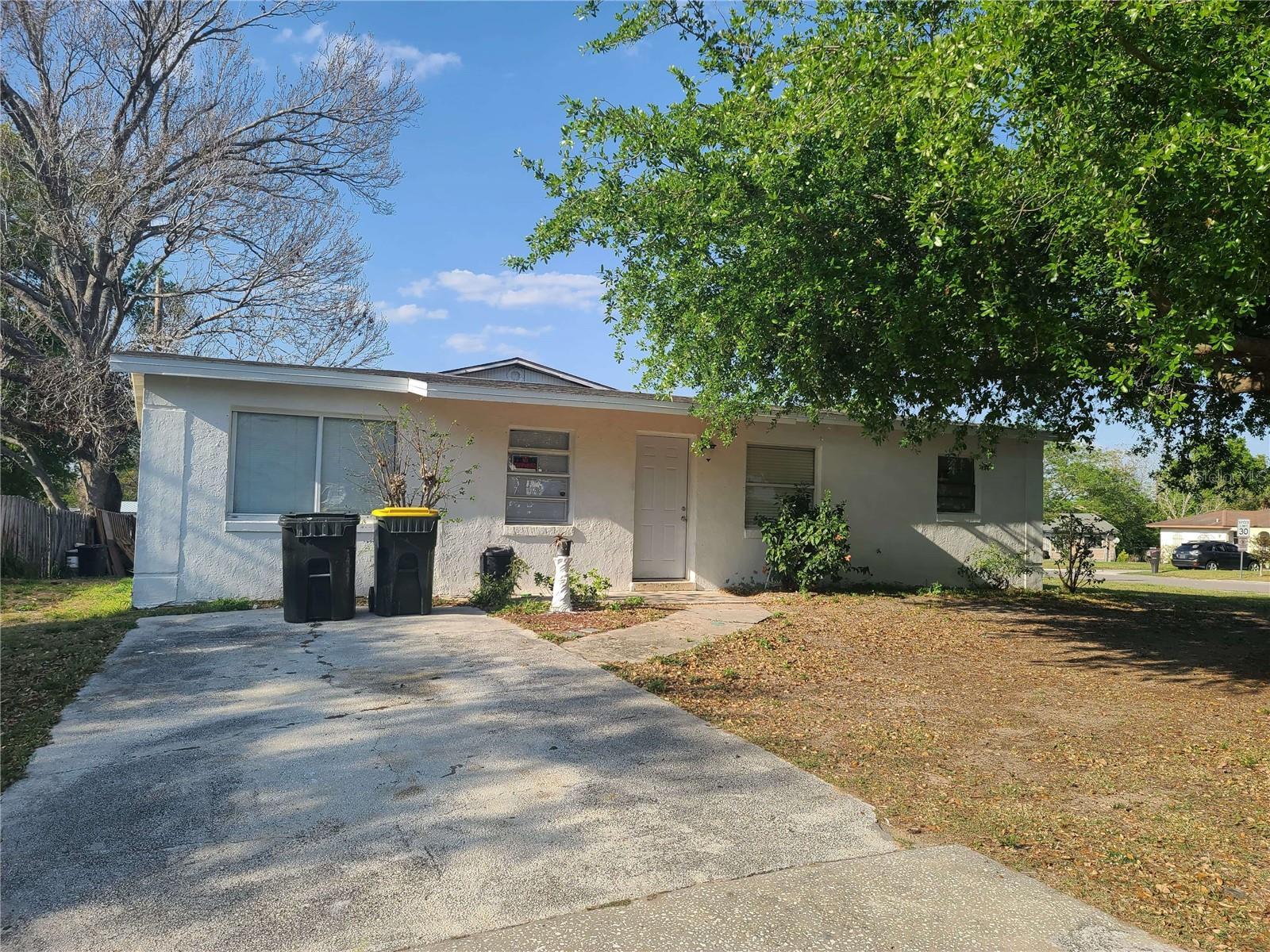 Photo one of 598 E Highland Ave Clermont FL 34711 | MLS O6290530