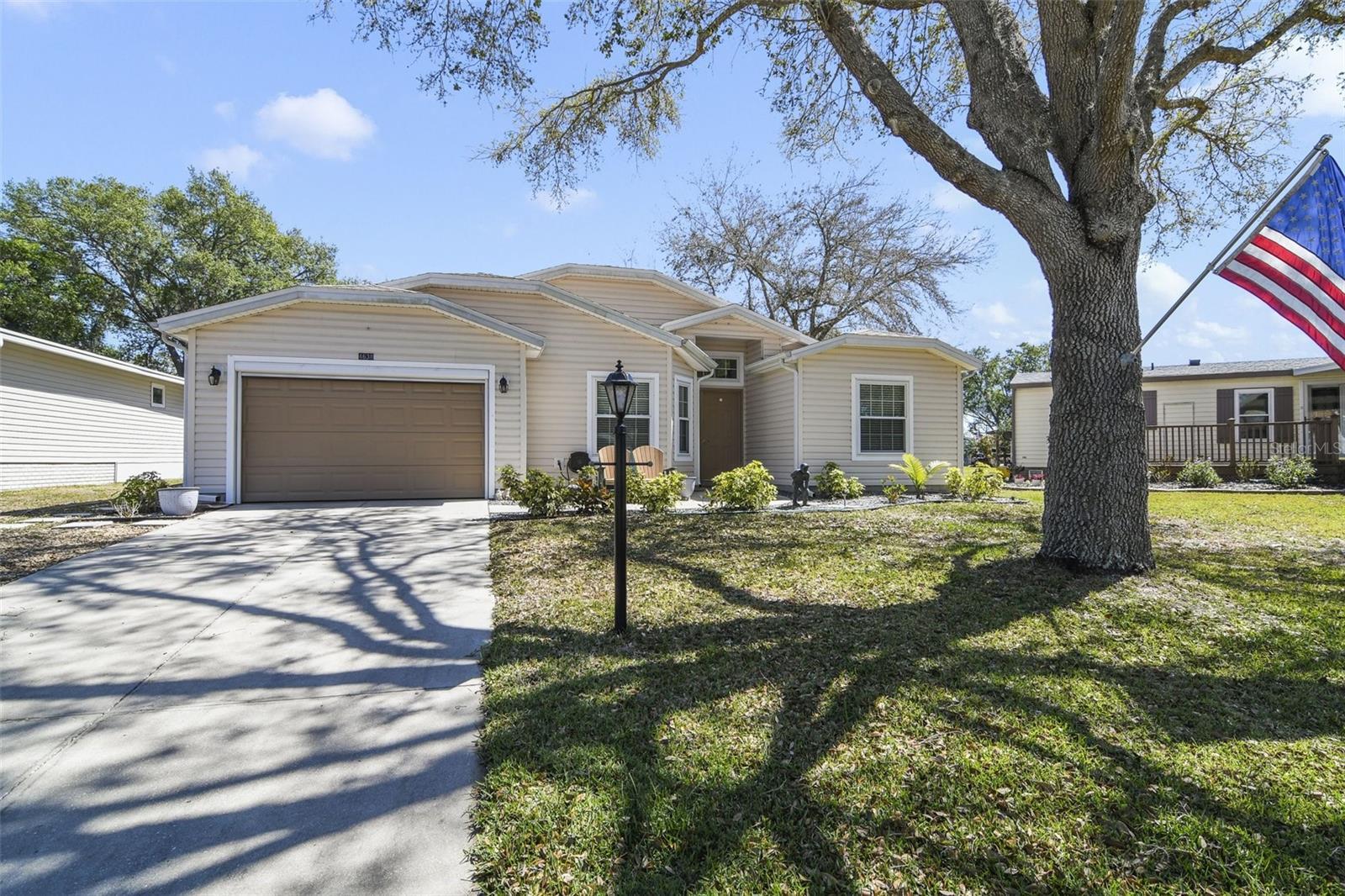 Photo one of 4638 Destrehan Leesburg FL 34748 | MLS O6290800