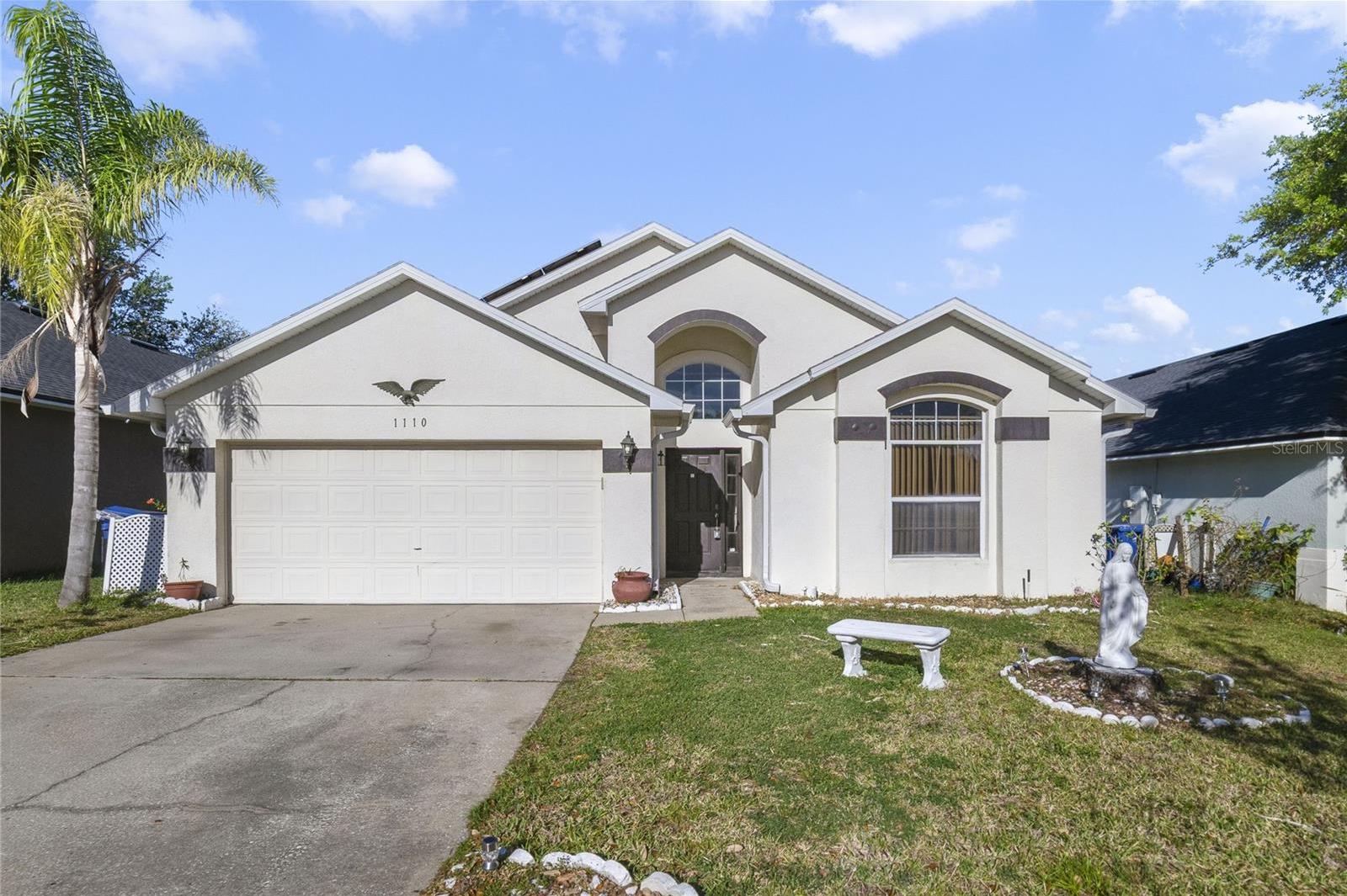 Photo one of 1110 Stoneham Dr Groveland FL 34736 | MLS O6291381