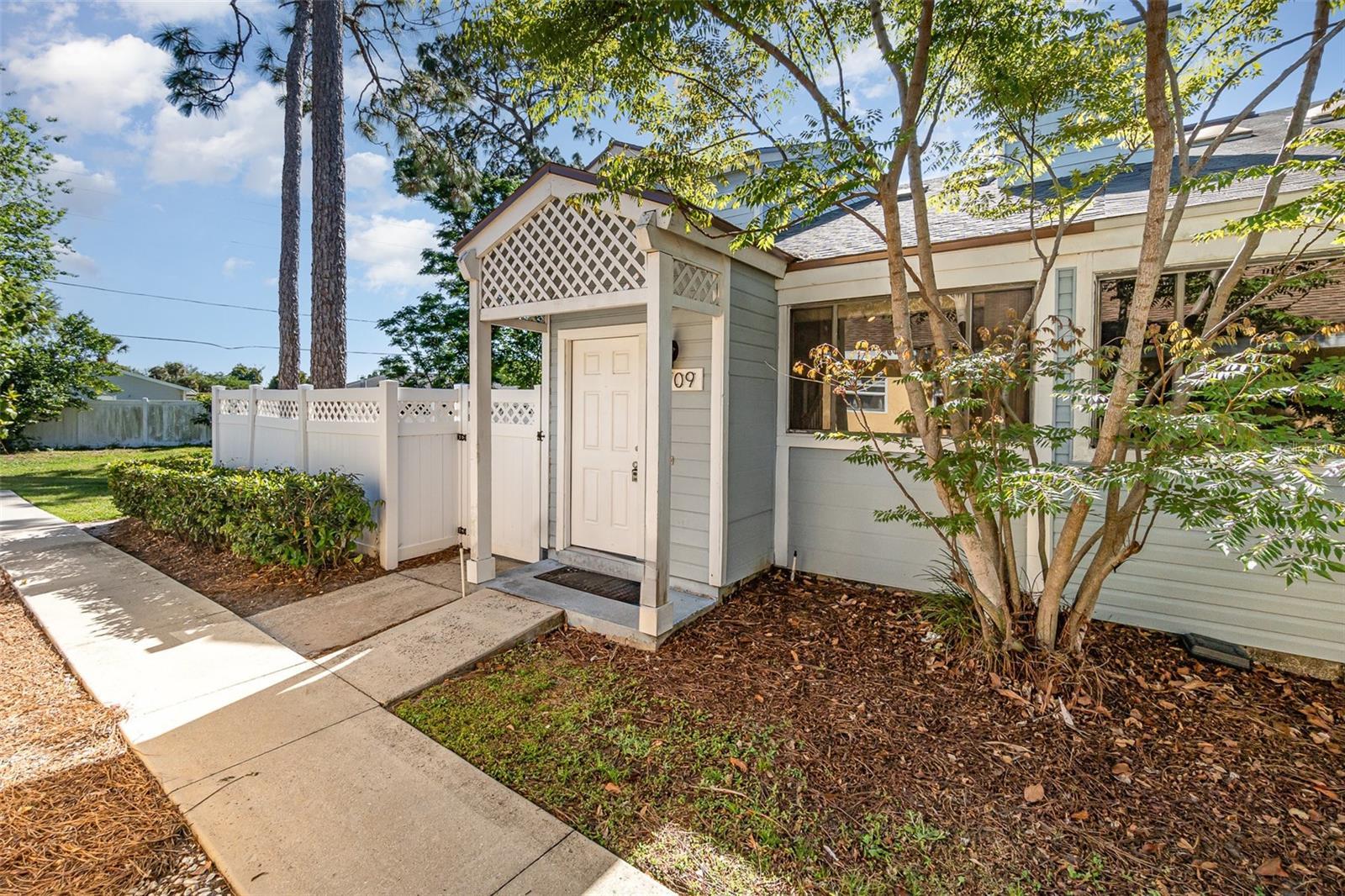 Photo one of 1709 Winter Green Blvd Winter Park FL 32792 | MLS O6291785