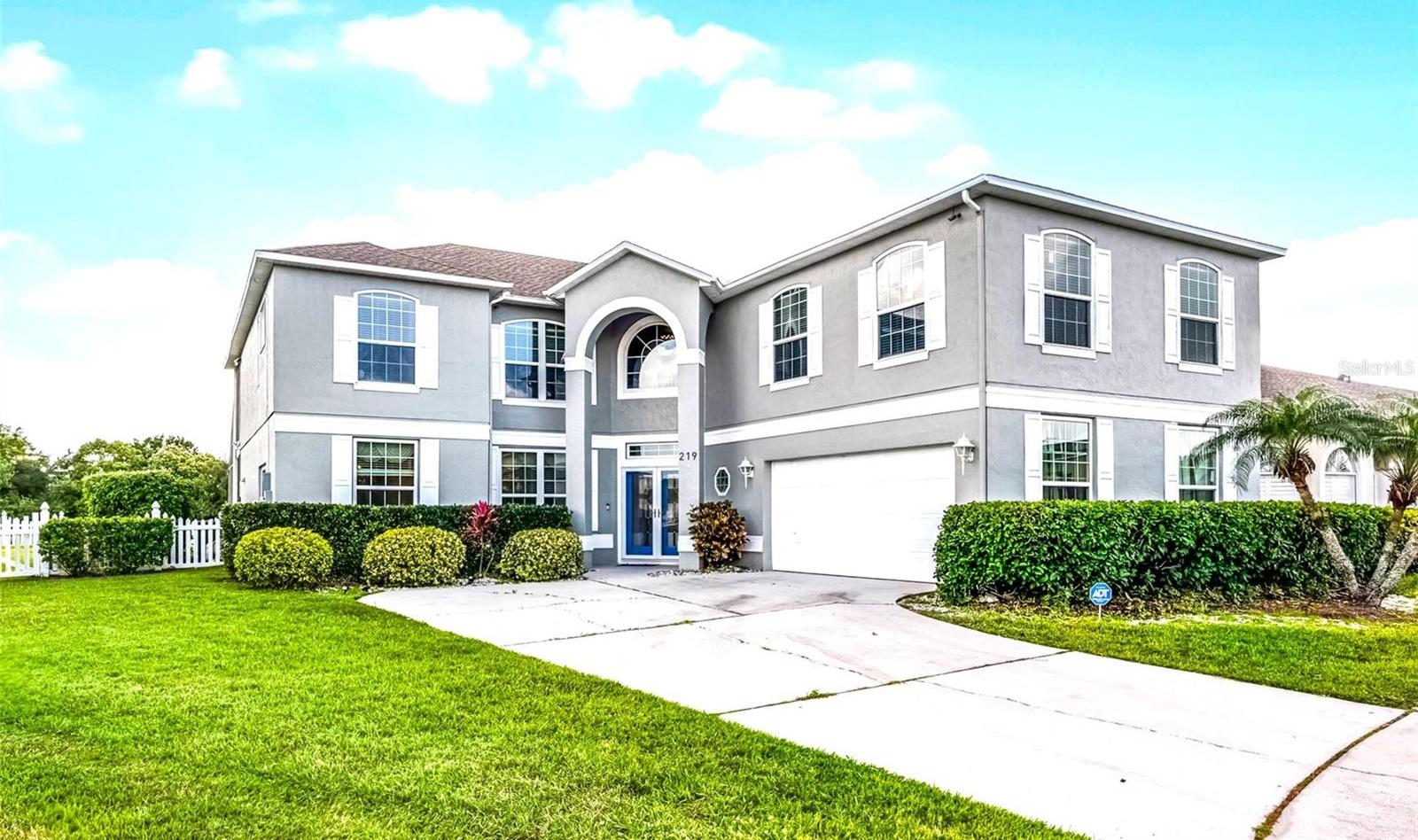 Photo one of 219 Strathmore Cir Kissimmee FL 34744 | MLS O6297209