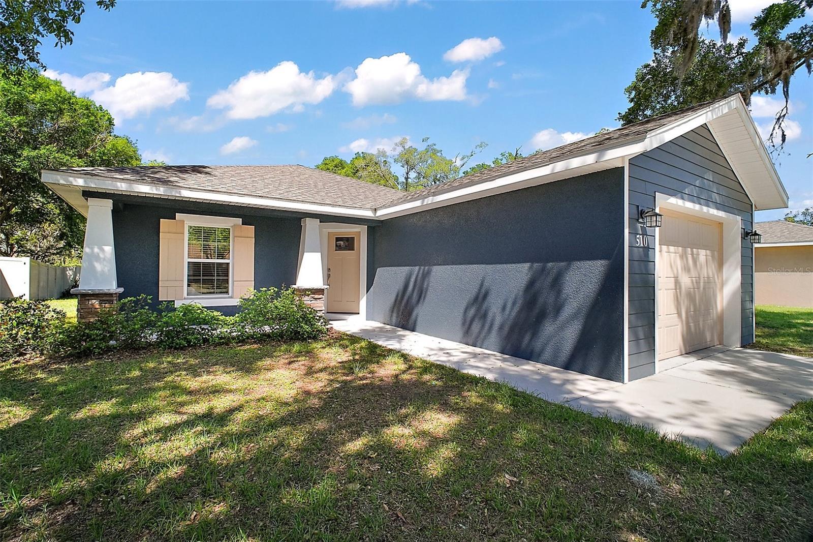 Photo one of 510 Fahnstock St Eustis FL 32726 | MLS O6300095