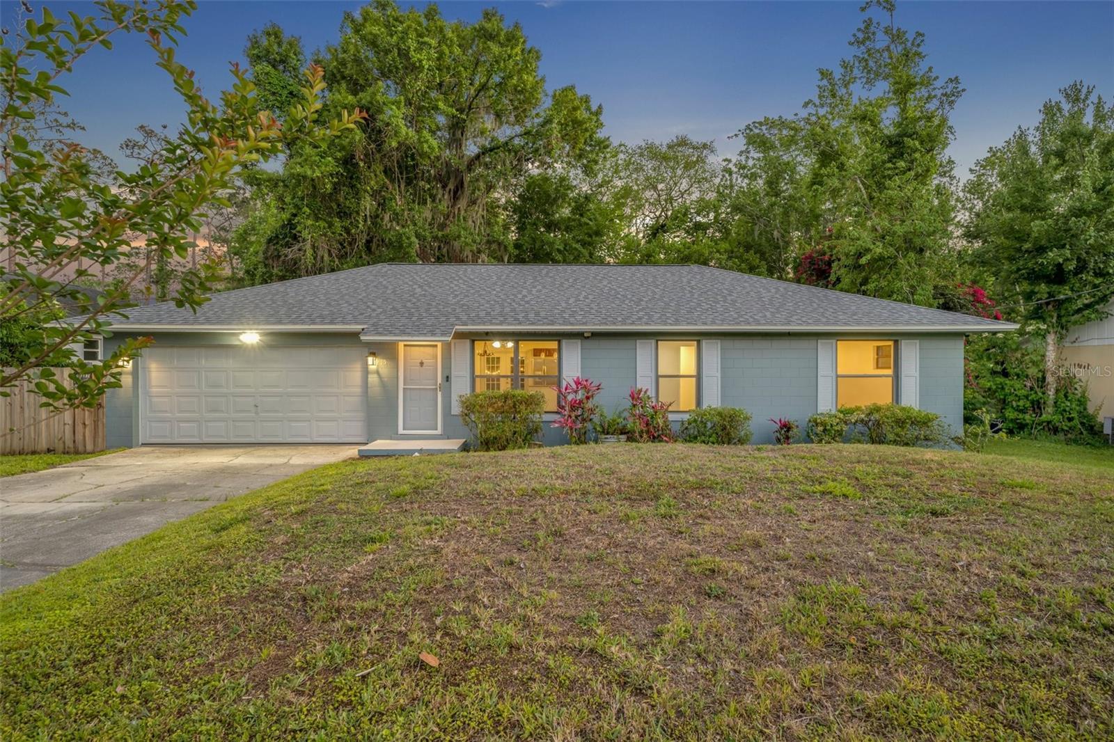 Photo one of 275 W 4Th St Chuluota FL 32766 | MLS O6300264