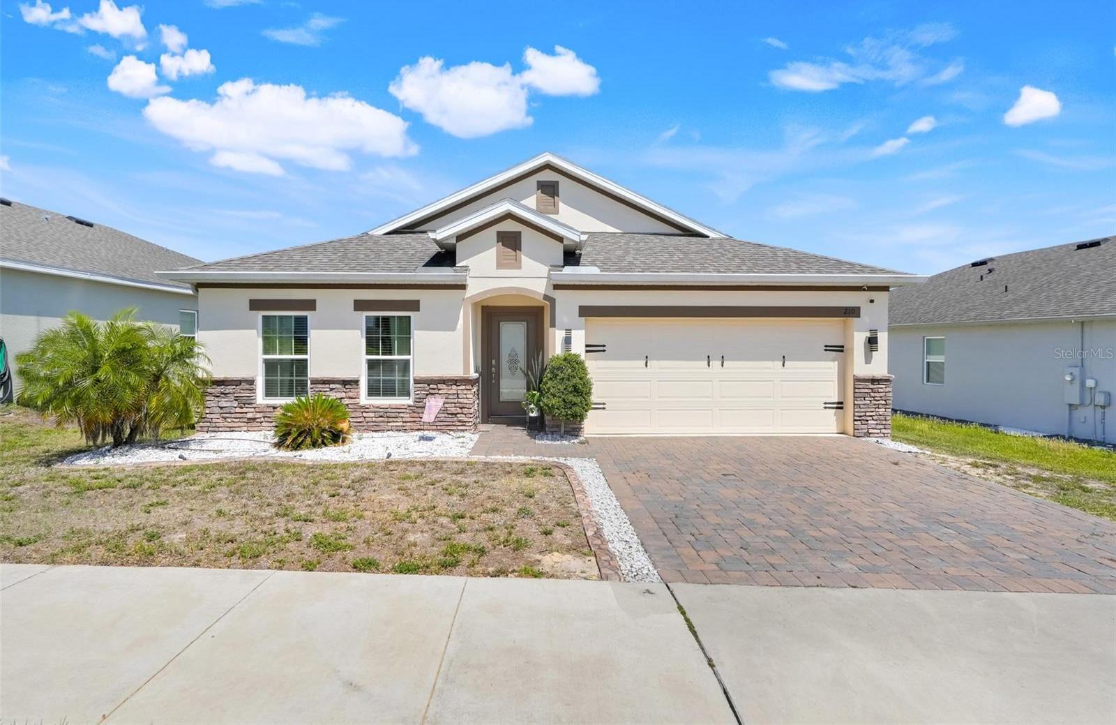 Photo one of 210 Hydra Way Groveland FL 34736 | MLS O6301111