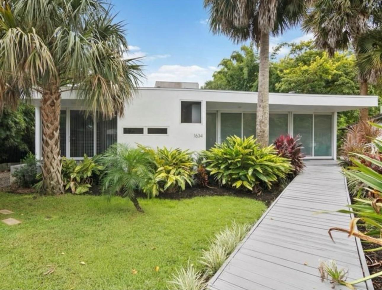 Photo one of 1634 Hull Cir Orlando FL 32806 | MLS O6303067