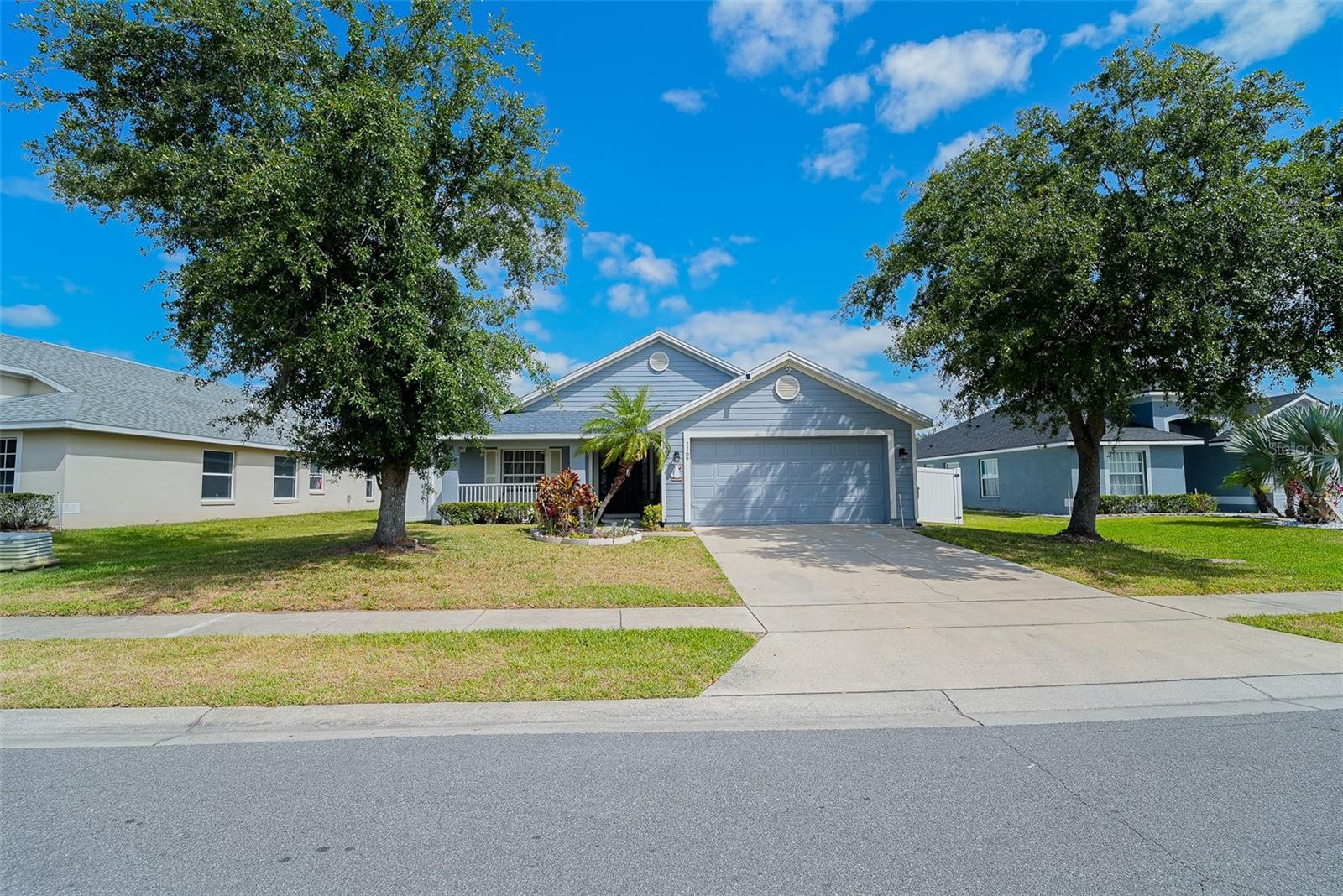 Photo one of 2709 Prestwick Ln Kissimmee FL 34744 | MLS O6303674