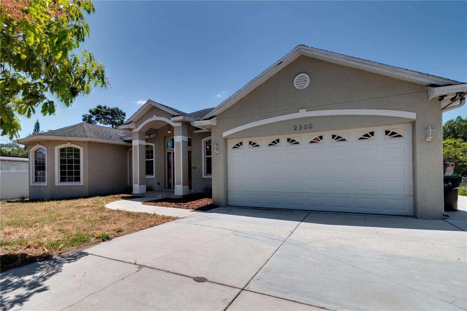 Photo one of 2300 Dawnwood Ln Orlando FL 32809 | MLS O6305624