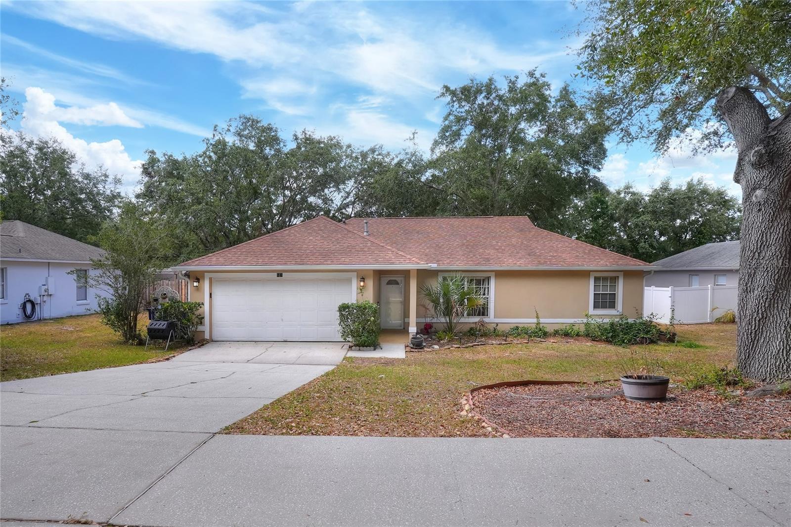 Photo one of 618 Meadow Park Dr Minneola FL 34715 | MLS O6306046