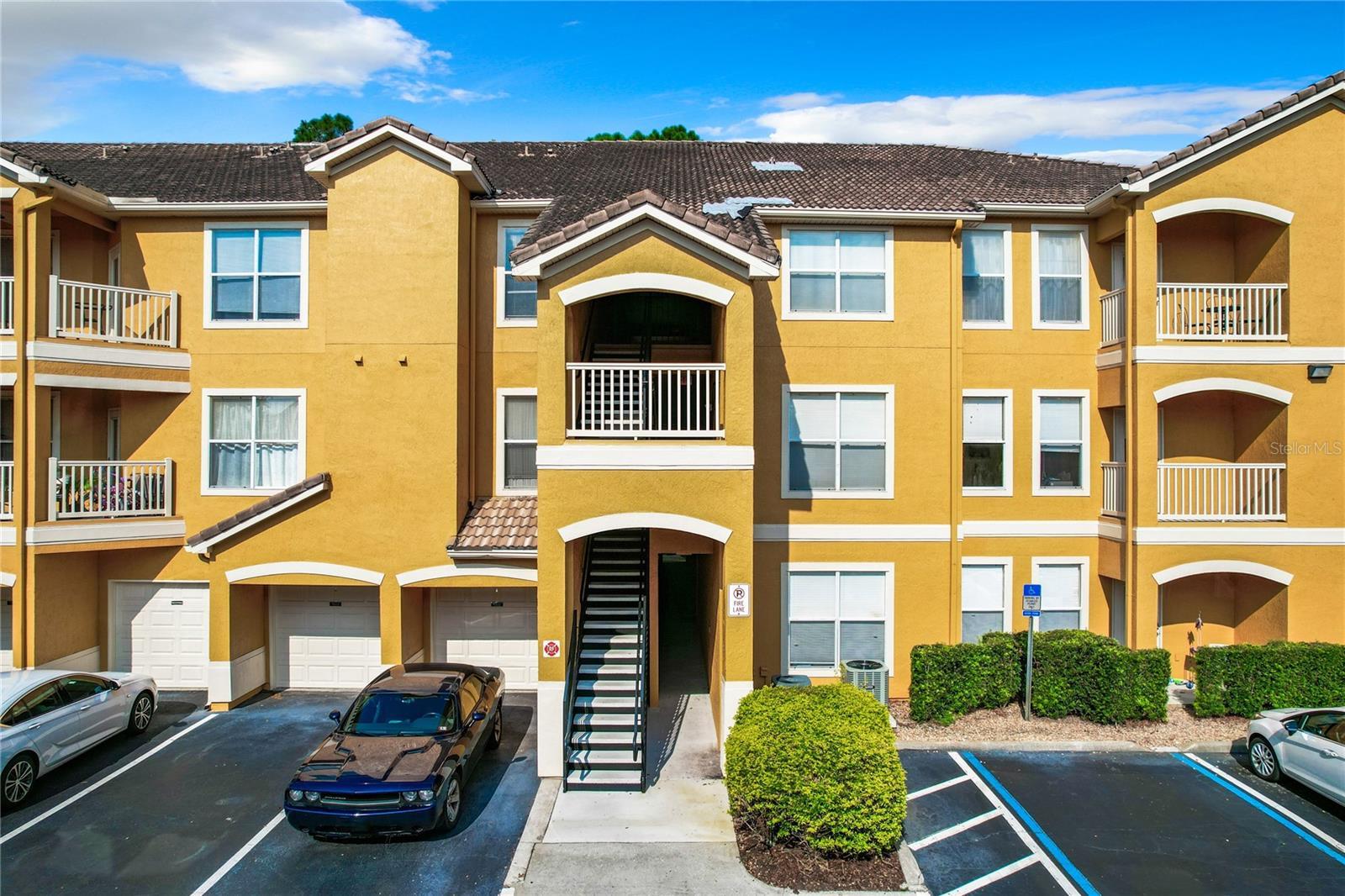 Photo one of 8818 Villa View Cir # 304 Orlando FL 32821 | MLS O6306593
