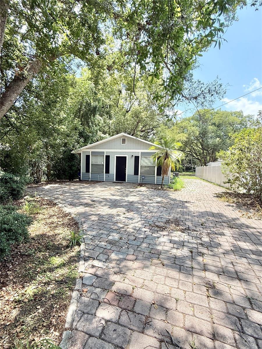 Photo one of 1523 S Mellonville Ave Sanford FL 32771 | MLS O6310441