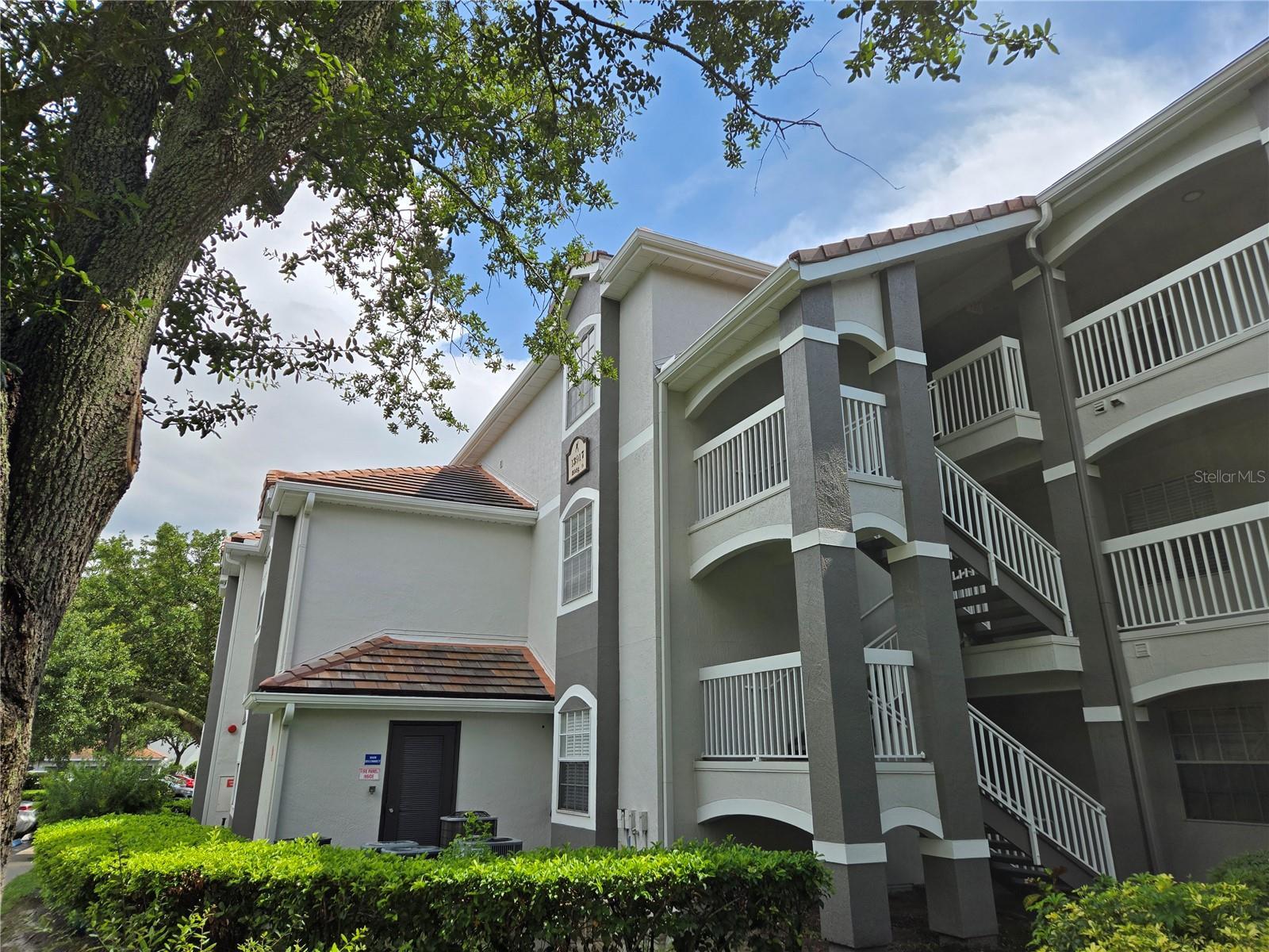 Photo one of 13917 Fairway Island Dr # 931 Orlando FL 32837 | MLS O6313734