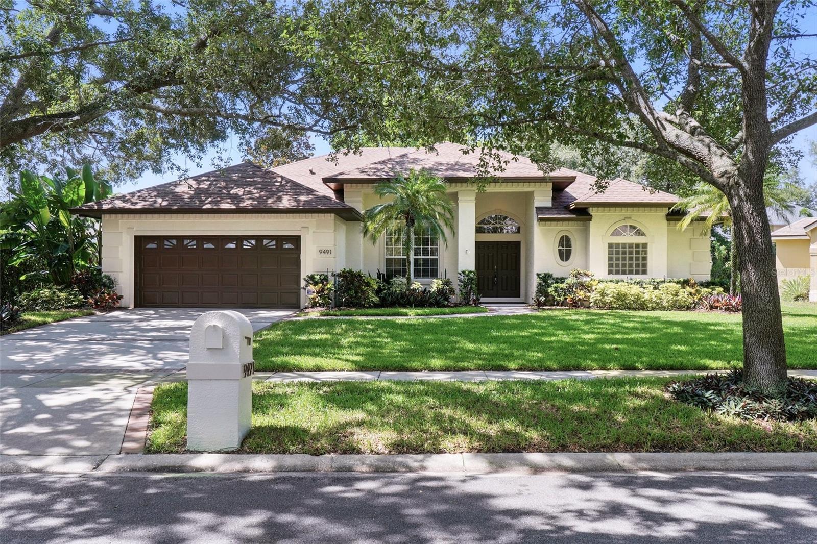 Photo one of 9491 Wickham Way Orlando FL 32836 | MLS O6316792