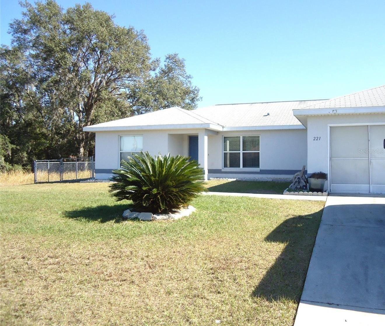 Photo one of 221 Locust Ln Ocala FL 34472 | MLS OM692658