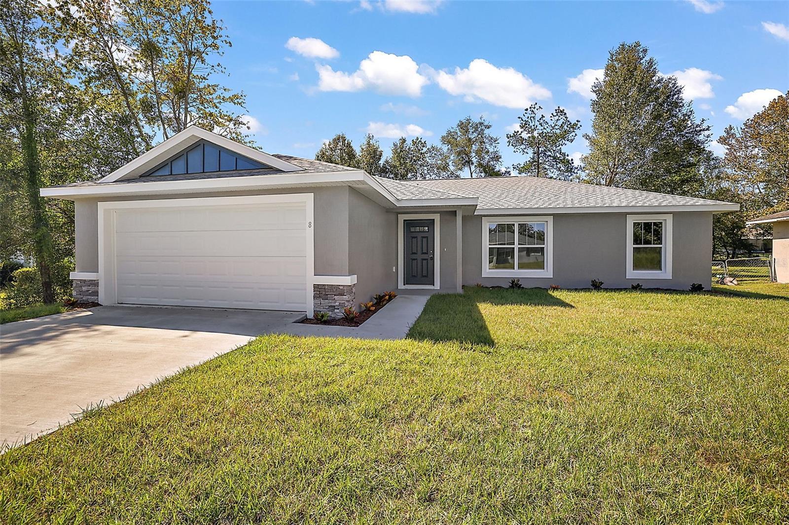 Photo one of 206 Emerald Rd Ocala FL 34472 | MLS OM695453