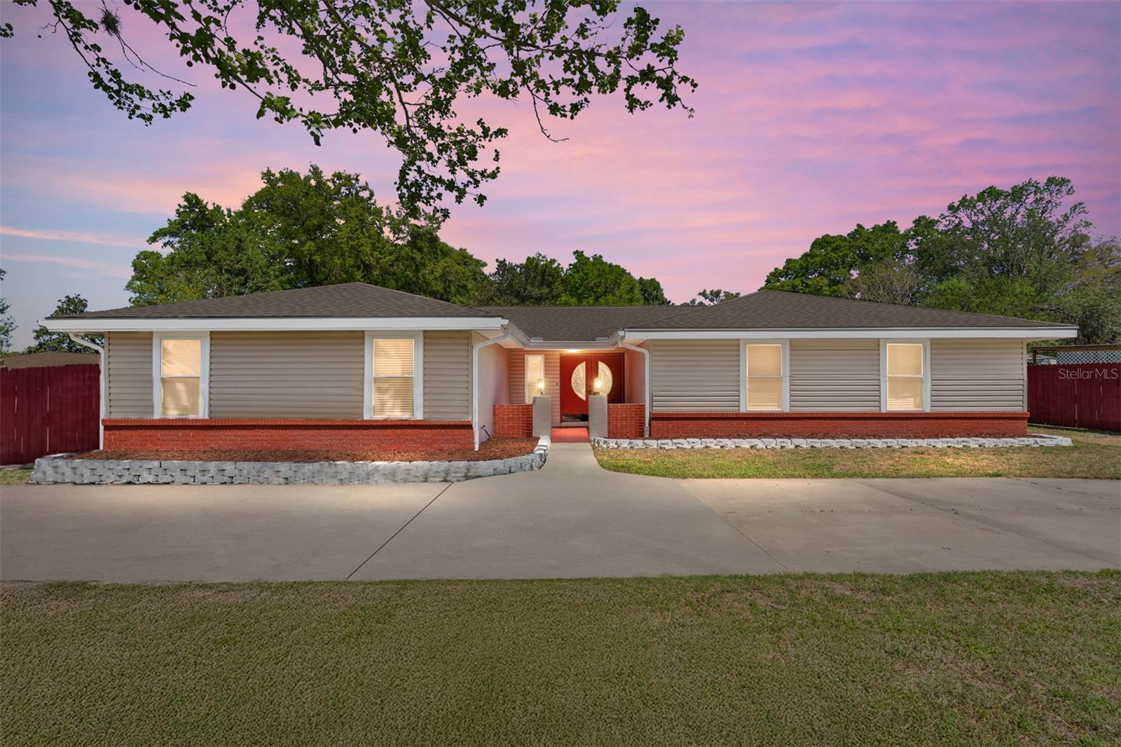 Photo one of 5041 Ne 4Th St Ocala FL 34470 | MLS OM696369