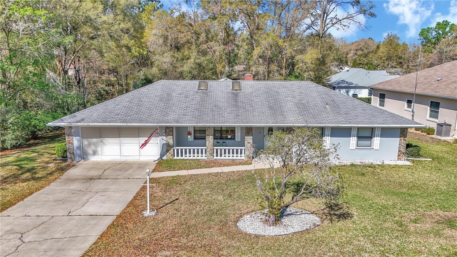 Photo one of 9844 Sw 198Th Cir Dunnellon FL 34432 | MLS OM696917