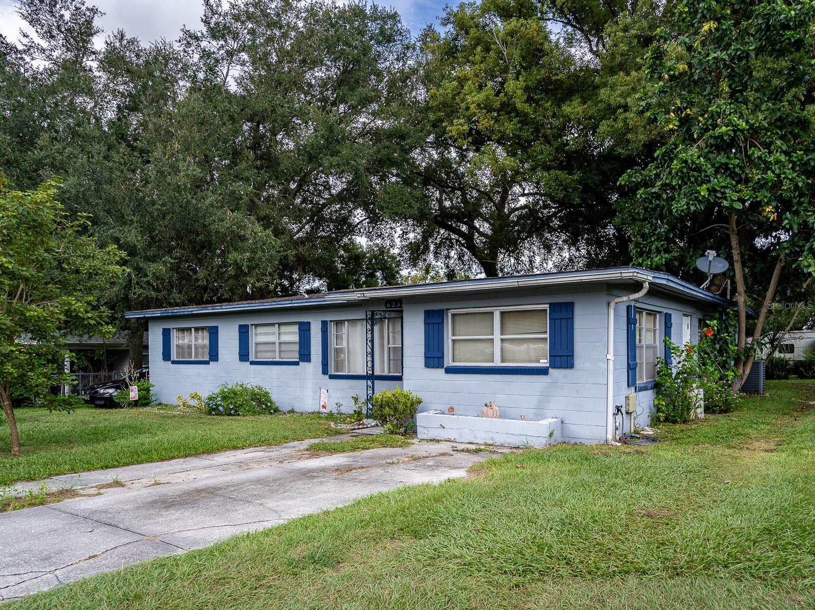 Photo one of 623 W Shady Ln Lakeland FL 33803 | MLS P4932237