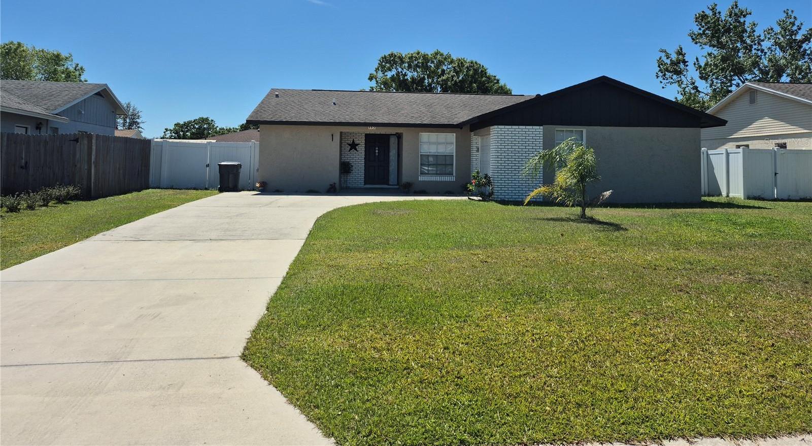 Photo one of 449 Ball Ct Kissimmee FL 34759 | MLS S5114041