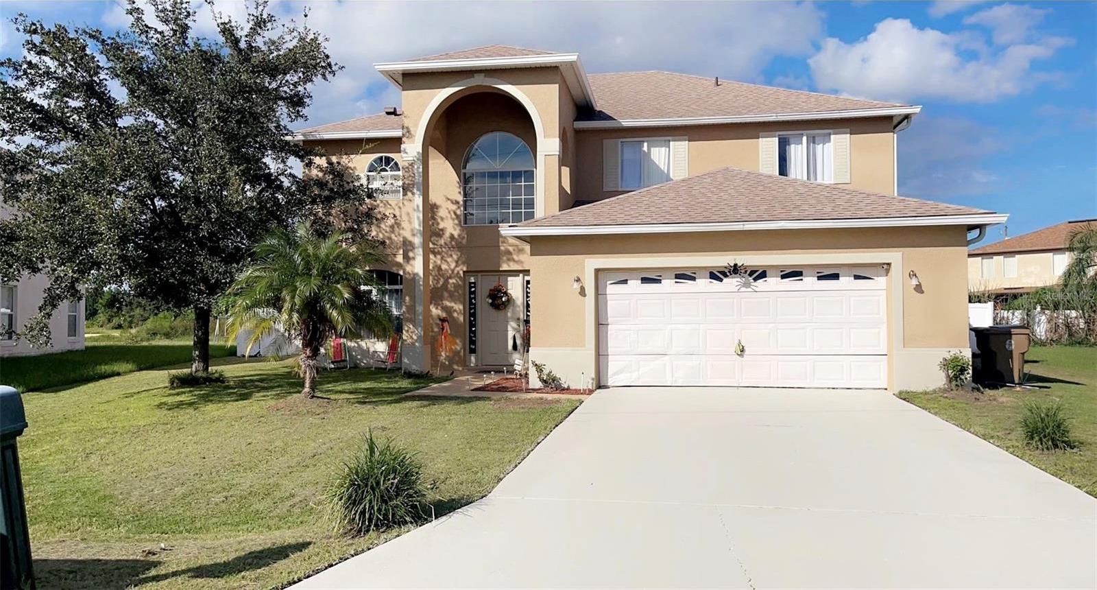 Photo one of 570 Bristol Cir Kissimmee FL 34758 | MLS S5118421