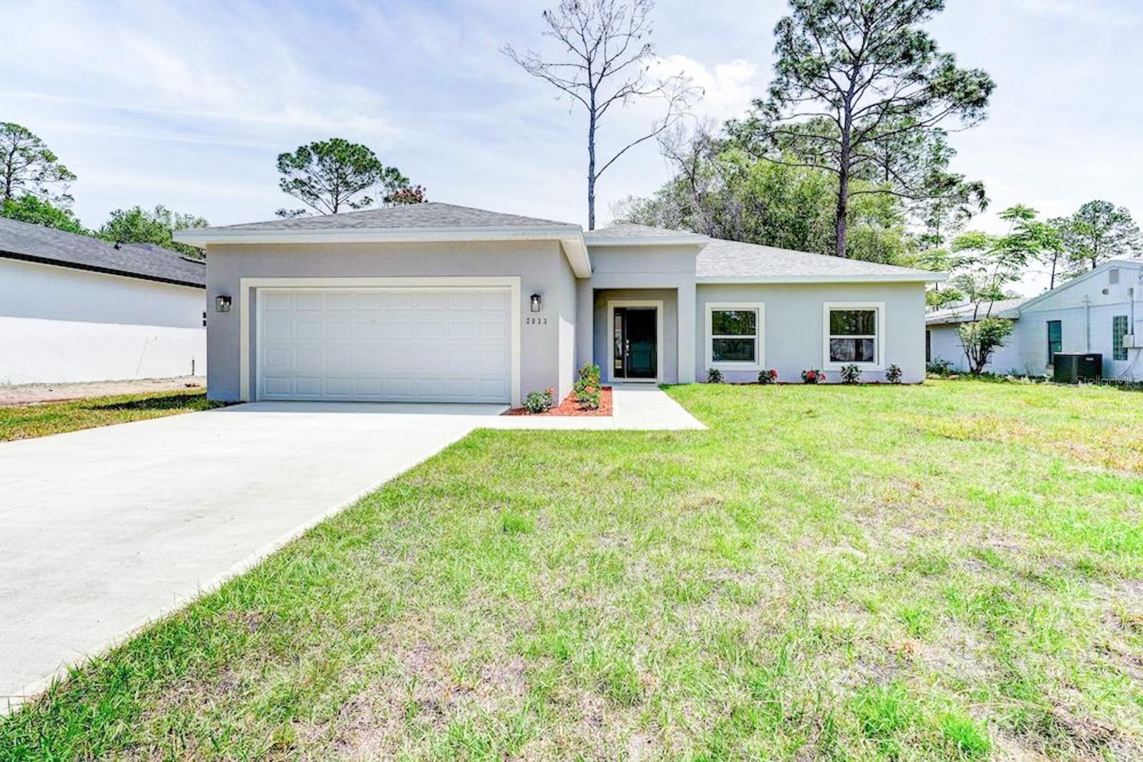Photo one of 2033 10Th Ave Deland FL 32724 | MLS S5121388