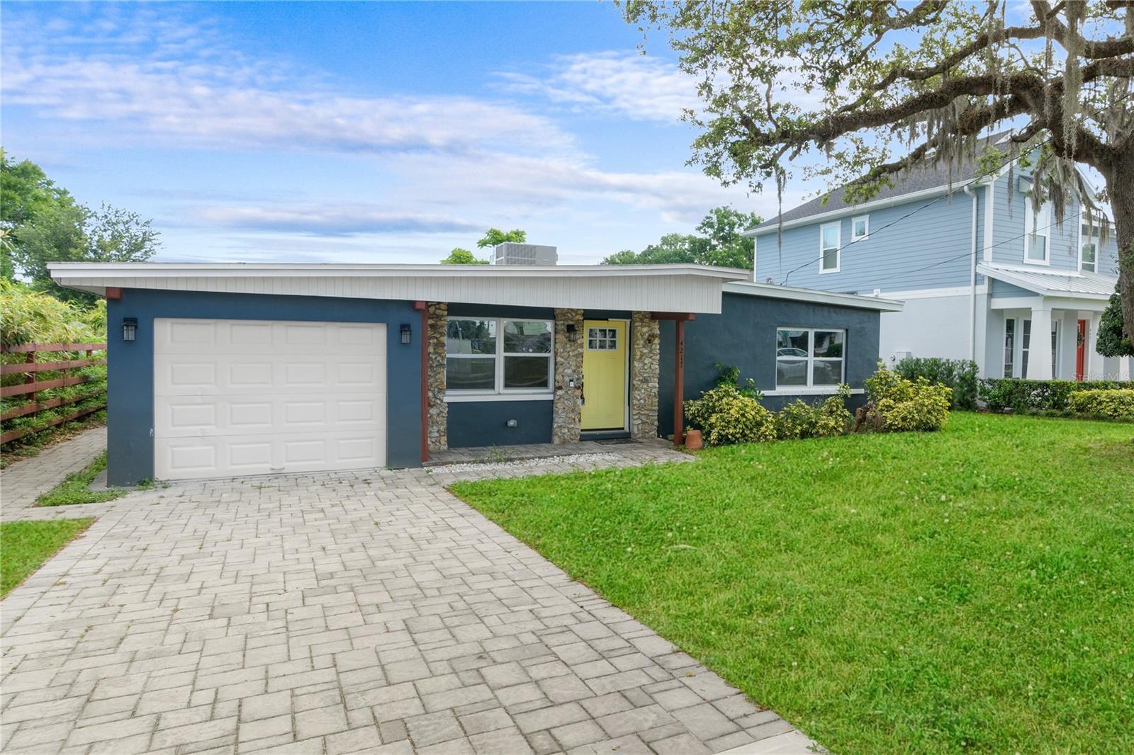 Photo one of 4217 Park Lake St Orlando FL 32803 | MLS S5121392