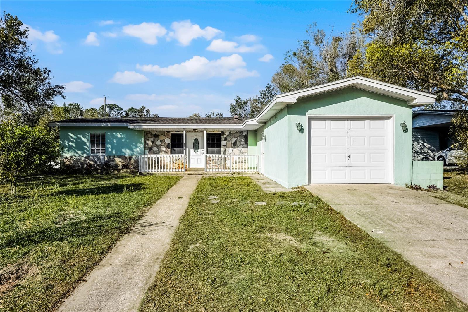 Photo one of 1102 Whitewood Dr Deltona FL 32725 | MLS S5121854