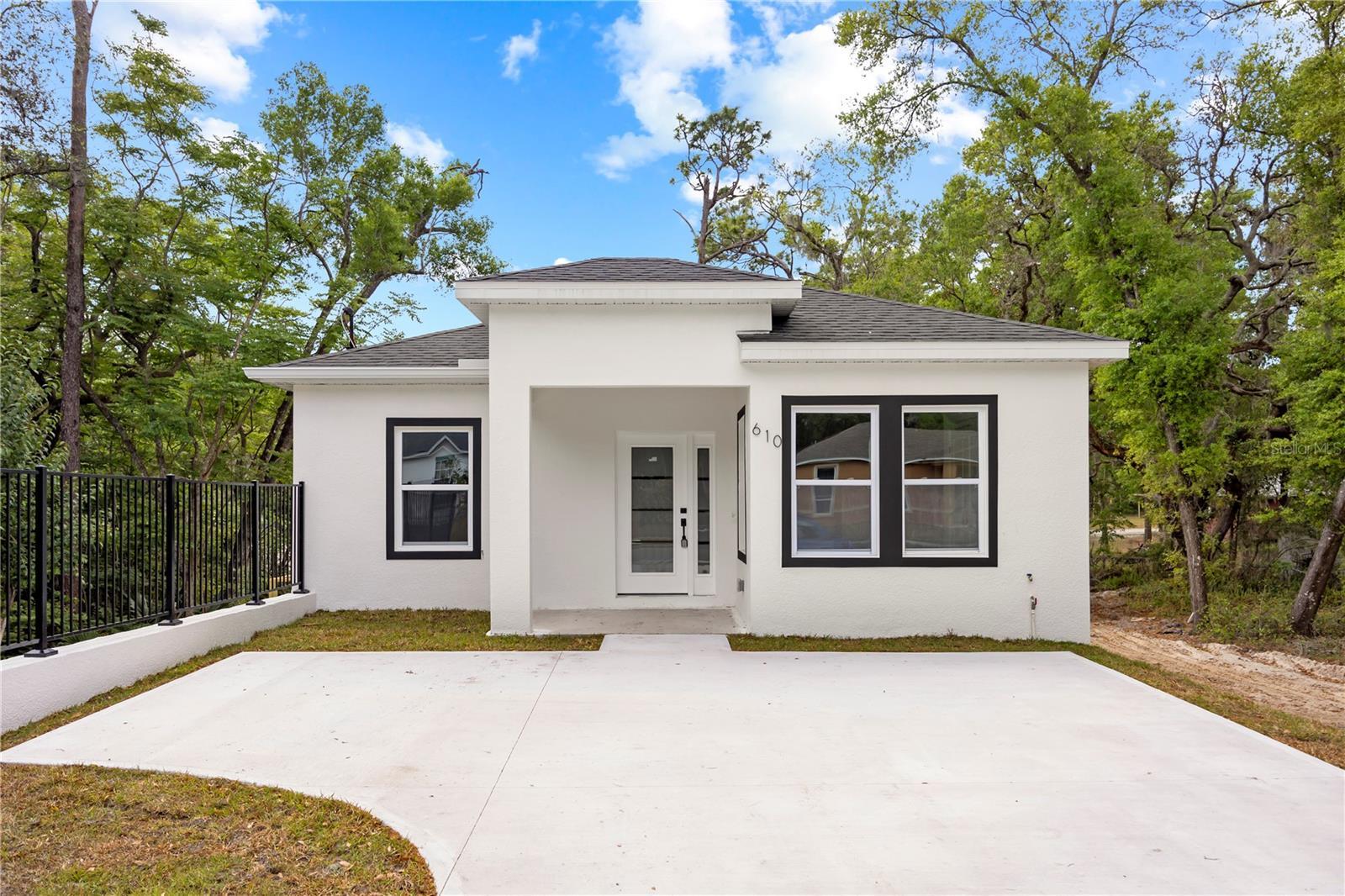 Photo one of 610 E Euclid Ave Deland FL 32724 | MLS S5126145