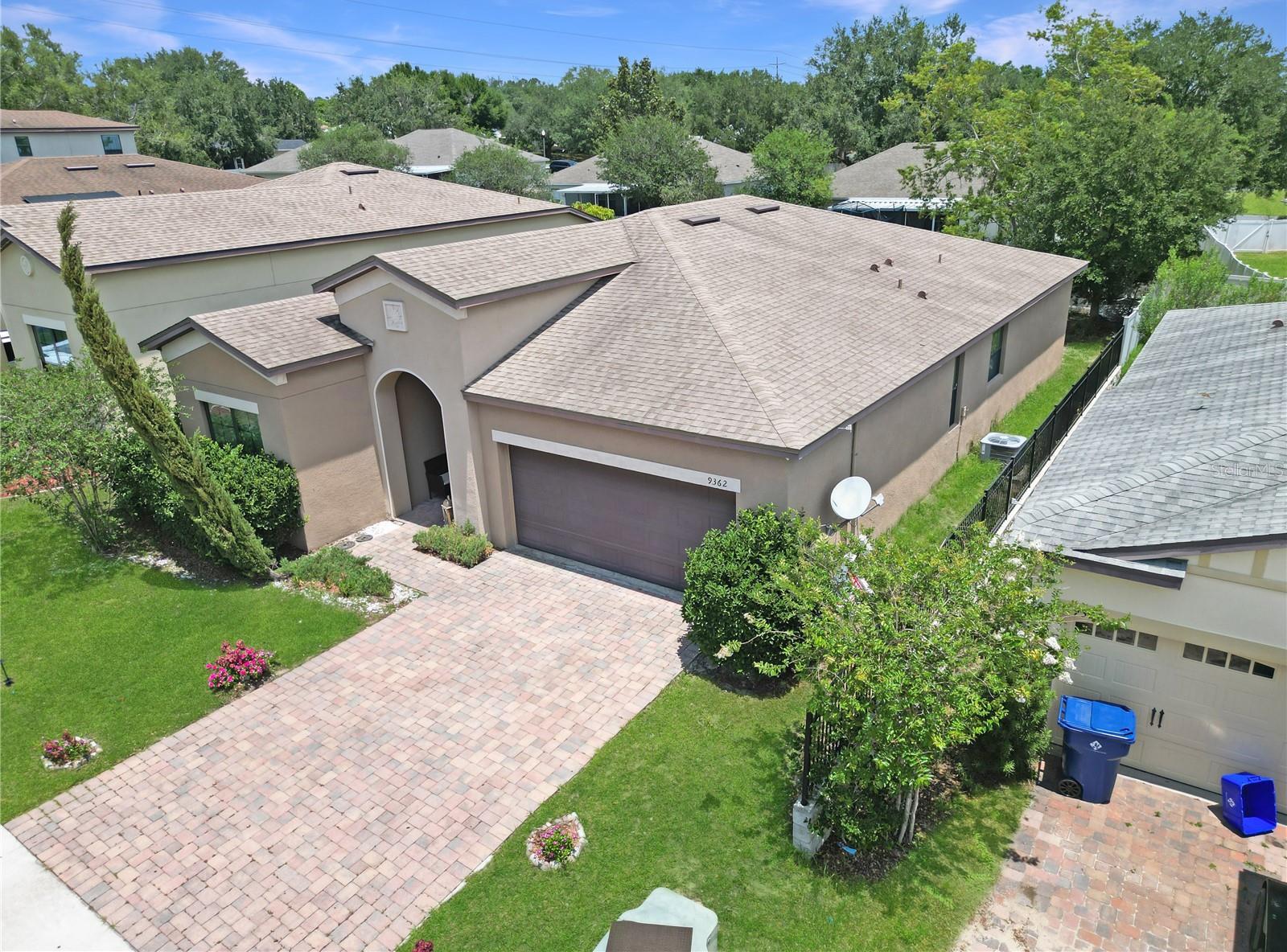 Photo one of 9362 Oglethorpe Dr Groveland FL 34736 | MLS TB8350361