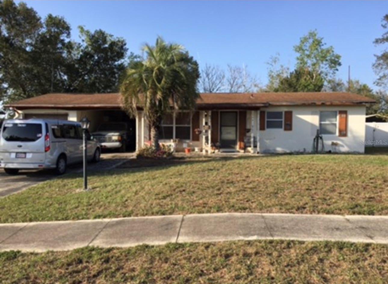 Photo one of 894 Superior St Deltona FL 32725 | MLS TB8359012