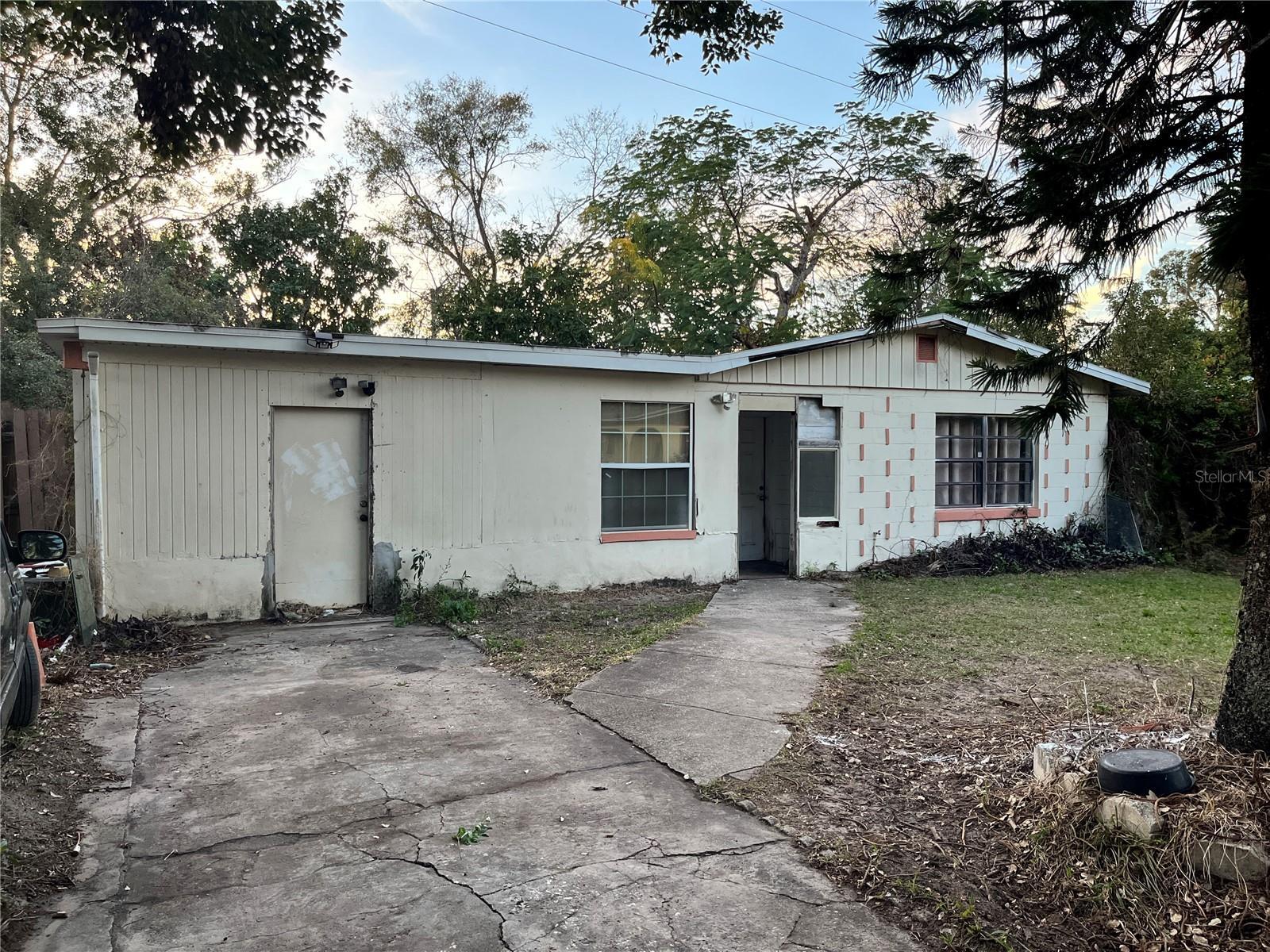 Photo one of 612 Acapulca Way Altamonte Springs FL 32714 | MLS TB8369892