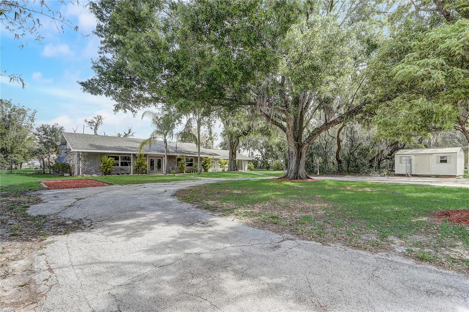Photo one of 430 Alturas Babson Park Cutoff Lake Wales FL 33859 | MLS TB8371760