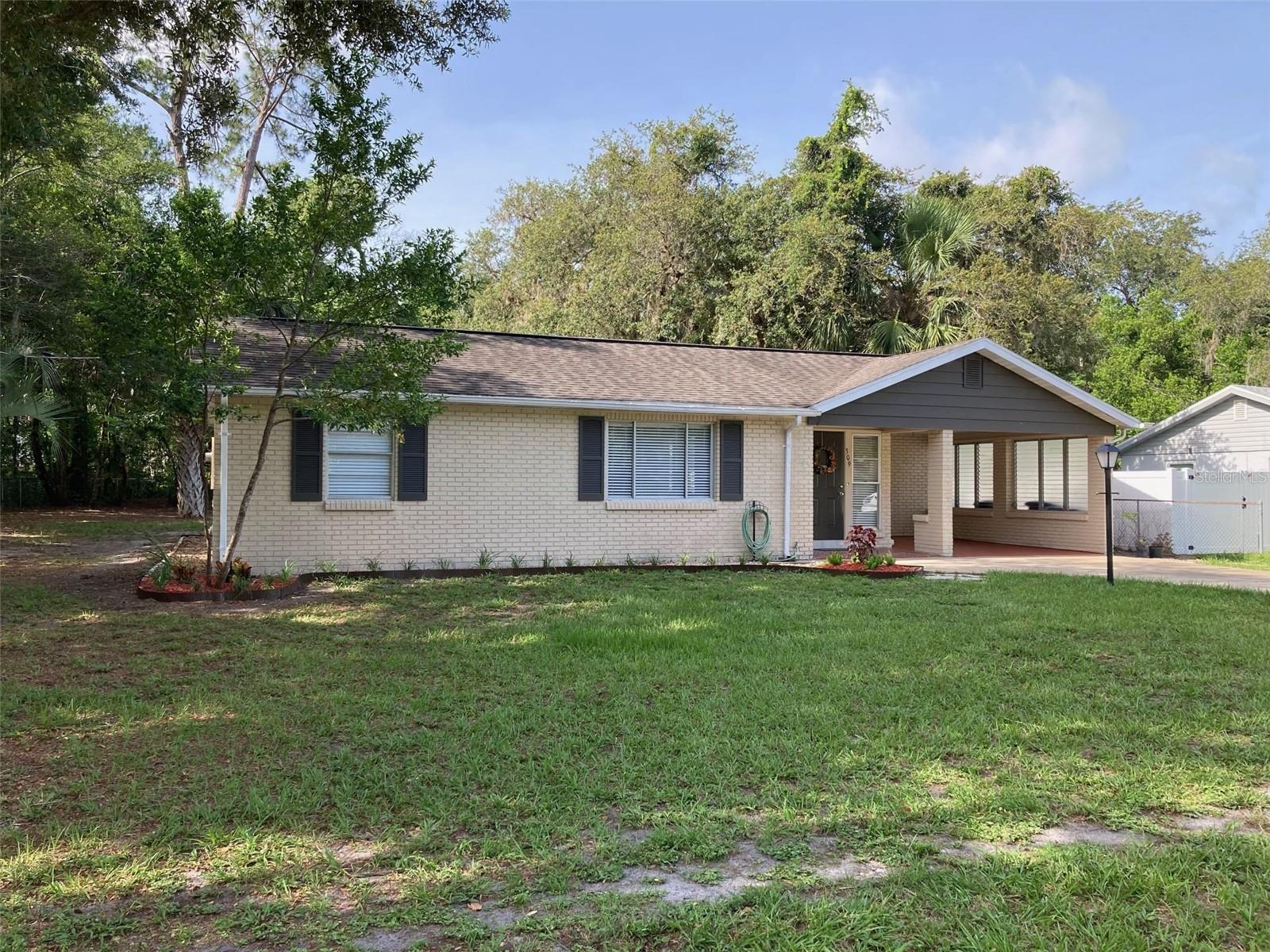 Photo one of 309 Sunnyside Ln Debary FL 32713 | MLS TB8402483