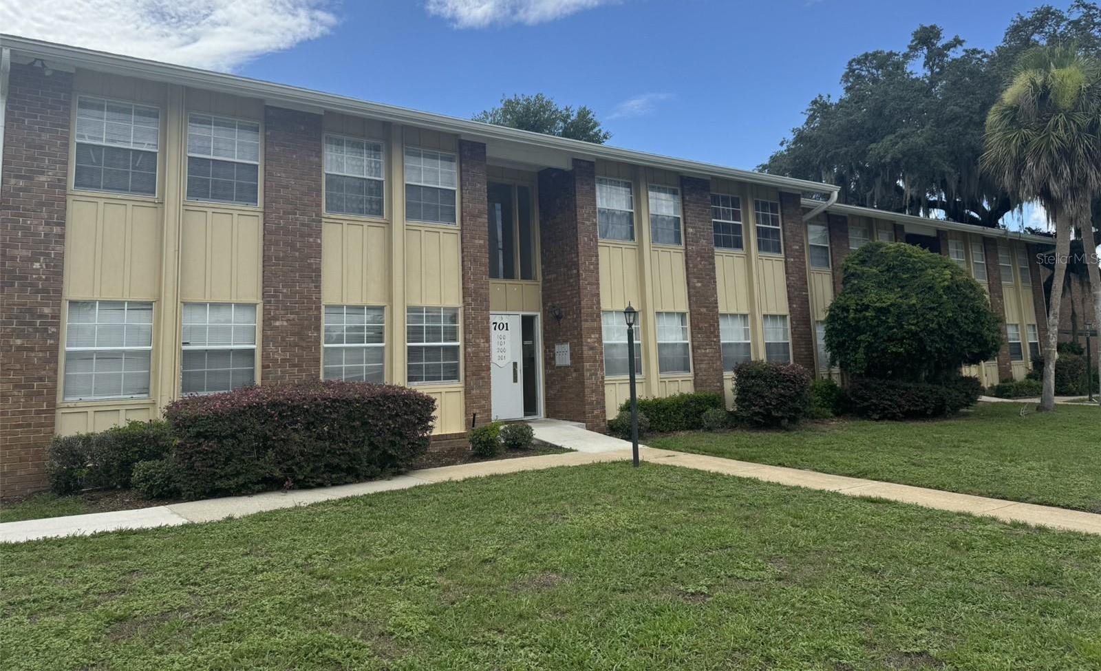 Photo one of 701 Perkins St # 100 Leesburg FL 34748 | MLS V4940368
