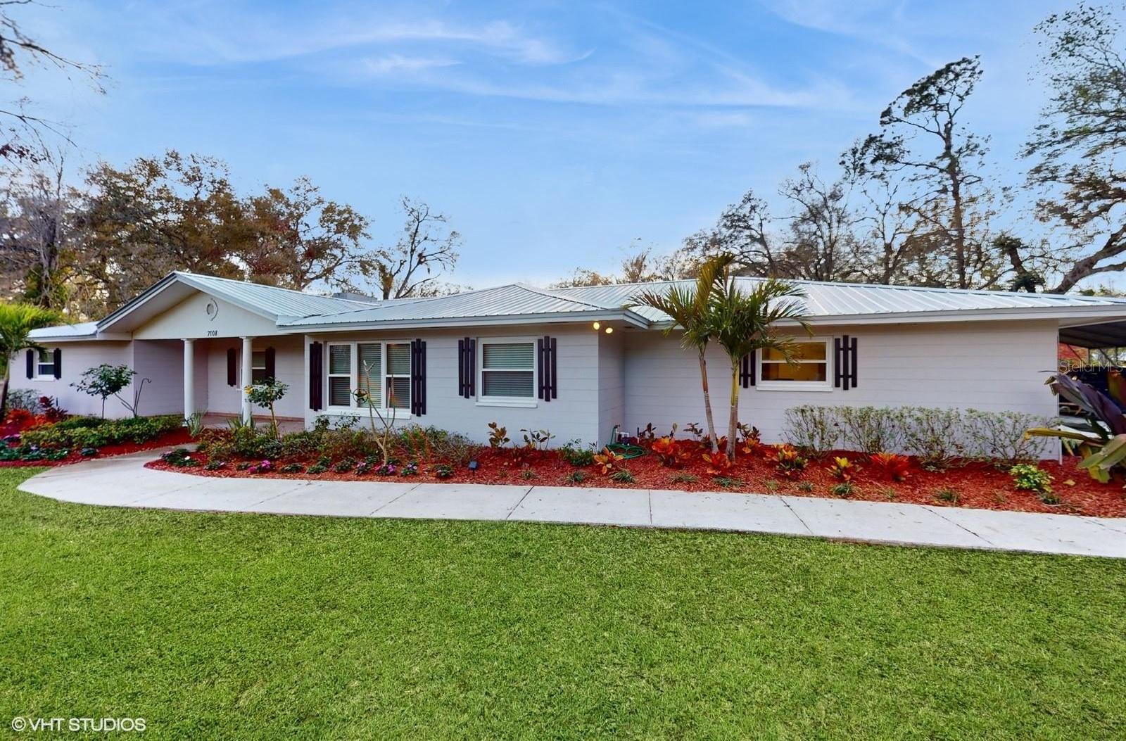 Photo one of 7108 East Rd Lakeland FL 33809 | MLS V4941187