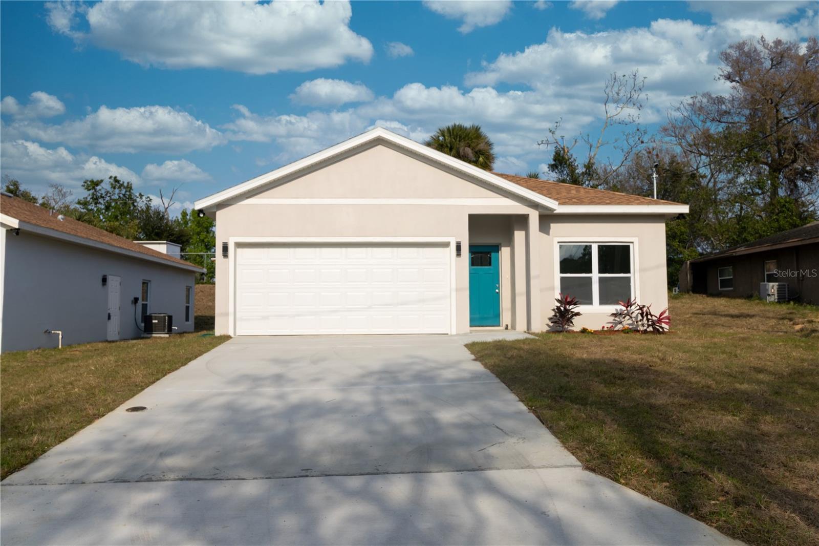 Photo one of 951 Redwood St Daytona Beach FL 32117 | MLS V4941391