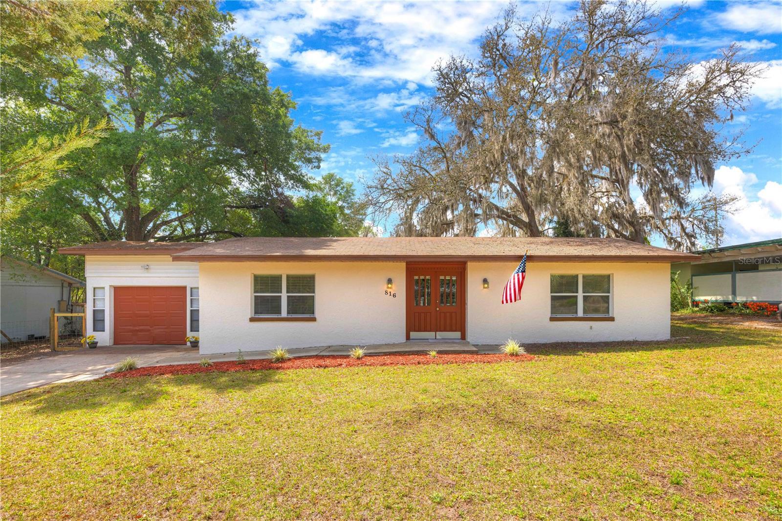 Photo one of 816 Overhill Rd Deland FL 32720 | MLS V4941779