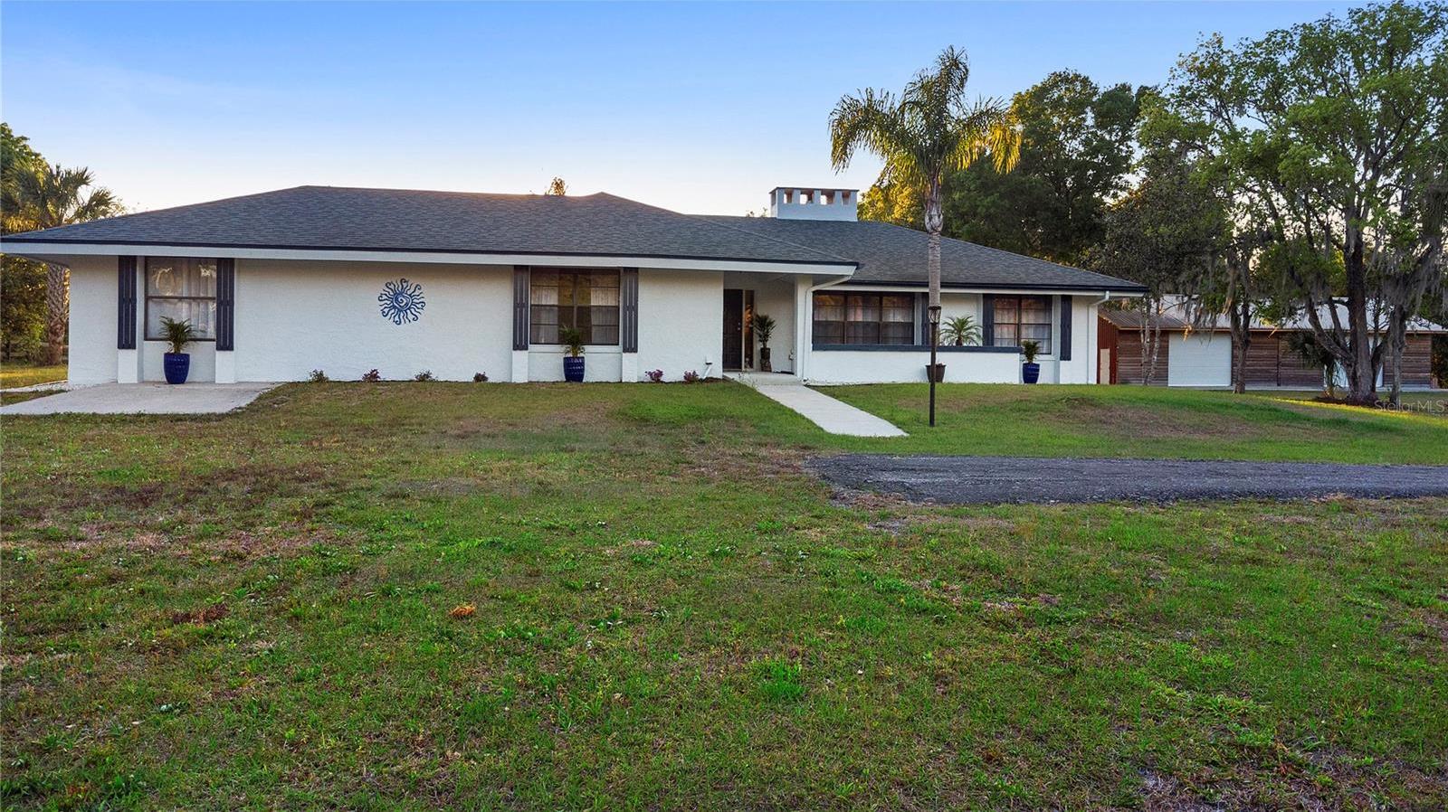 Photo one of 1560 S Pearl St Deland FL 32720 | MLS V4941861