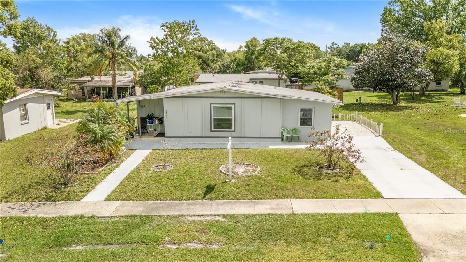 Photo one of 1479 Renton St Deltona FL 32725 | MLS V4942038