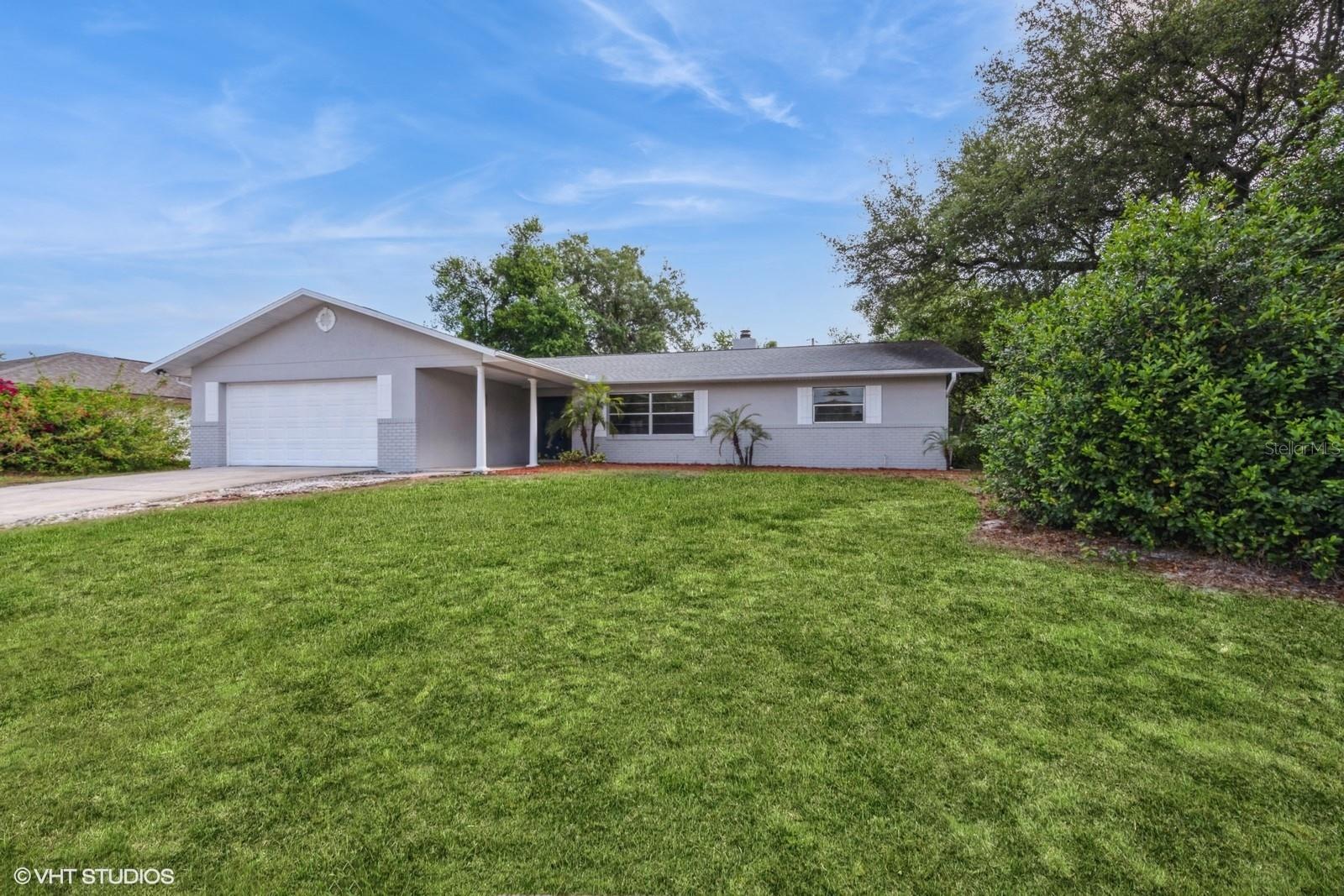 Photo one of 810 Sylvia Dr Deltona FL 32725 | MLS V4942562